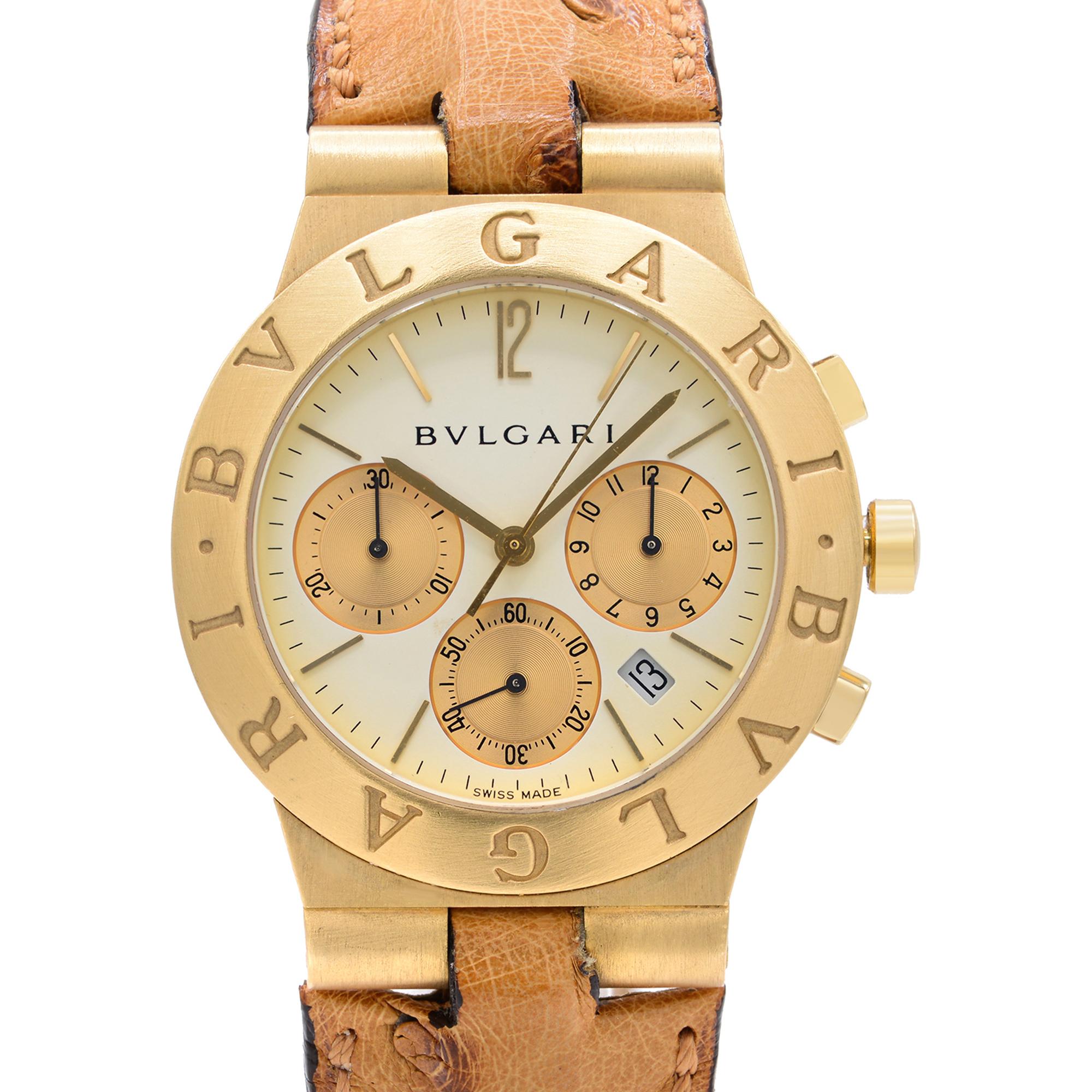 Pre-owned Bvlgari Diagono 36mm Chronograph 18K Yellow Gold White Dial Men's Watch CH 35 G. This Beautiful Timepiece is Powered by Quartz Movement And Features: Round 18k Yellow Gold Case, Brown Leather Band Strap, Fixed 18k Yellow Gold Bezel, White