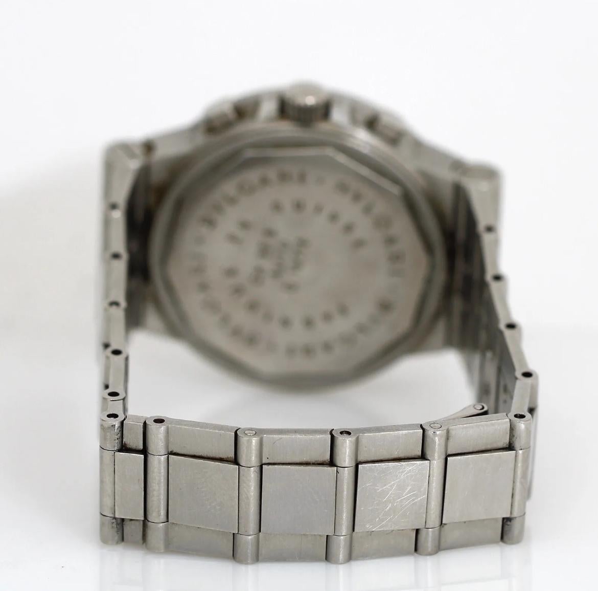 Up for sale is a classic time piece signed by Bvlgari. This watch is the perfect stainless steel sports watch for any occasion. The 36mm case size and its neutral tone makes the watch perfect for ladies or gentlemen. The watch features an automatic