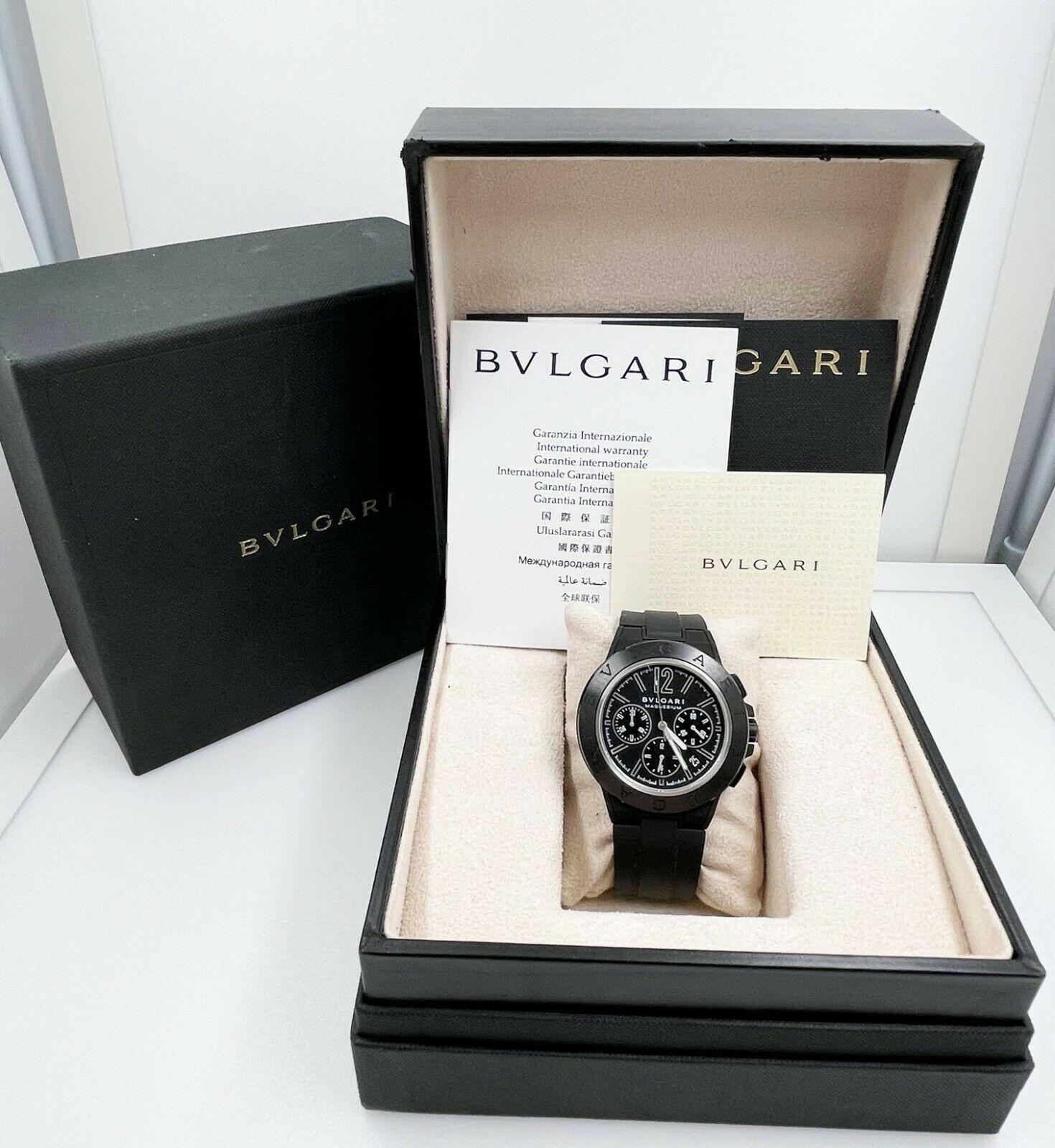 Style Number:  DG 42 SMC 

 

Model: Diagono

 

Case Material: Black Ceramic

 

Band: Black Rubber

 

Bezel:  Ceramic

 

Dial: Black

 

Face: Sapphire Crystal 

 

Case Size: 42mm 

 

Includes: 

-Bulgari Box & Papers 

-Certified Appraisal