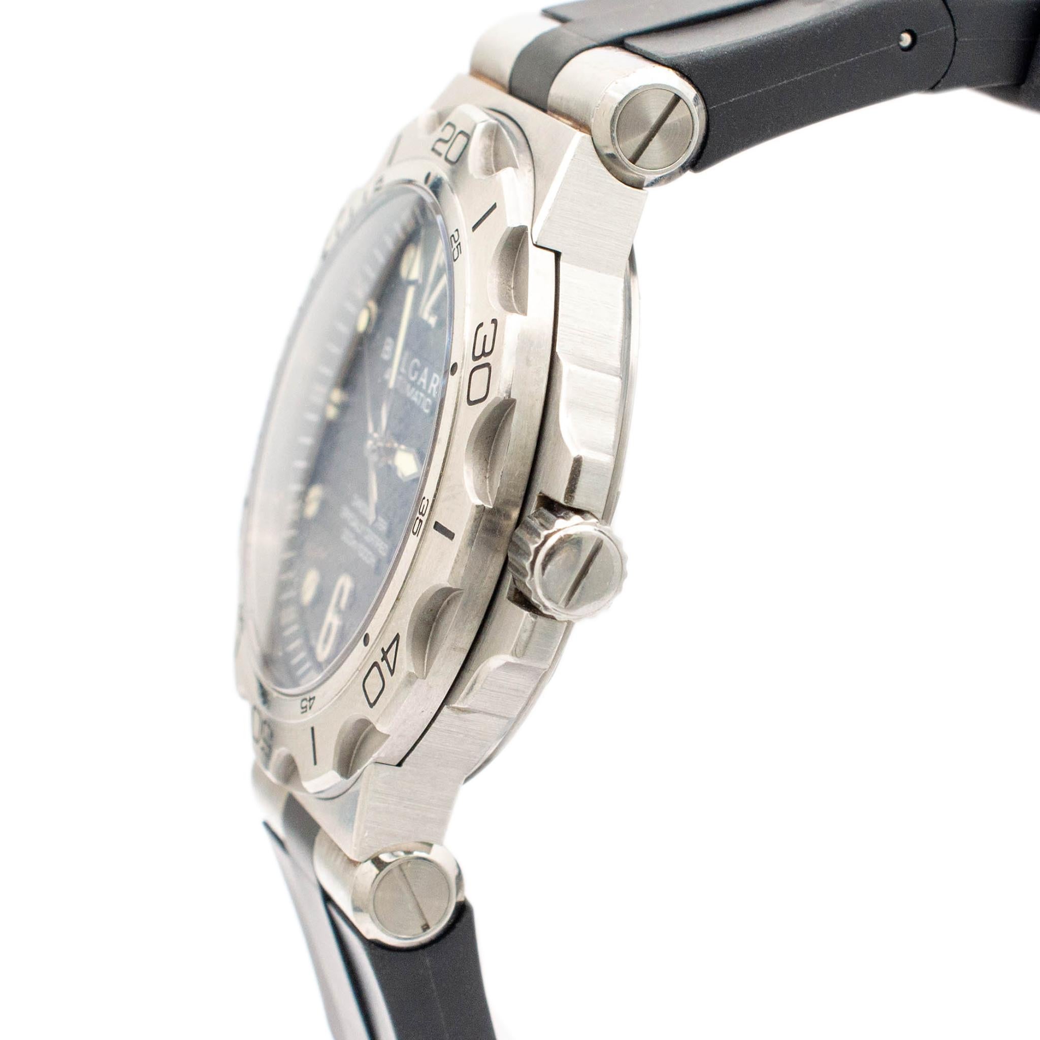 Marke: Bvlgari 

Geschlecht: Männer

Metalltyp: Rostfreier Stahl

Durchmesser: 42,00 mm

Gewicht: 128,60 Gramm

Herrenuhr aus rostfreiem Stahl BVLGARI Swiss made. Die Marke 
