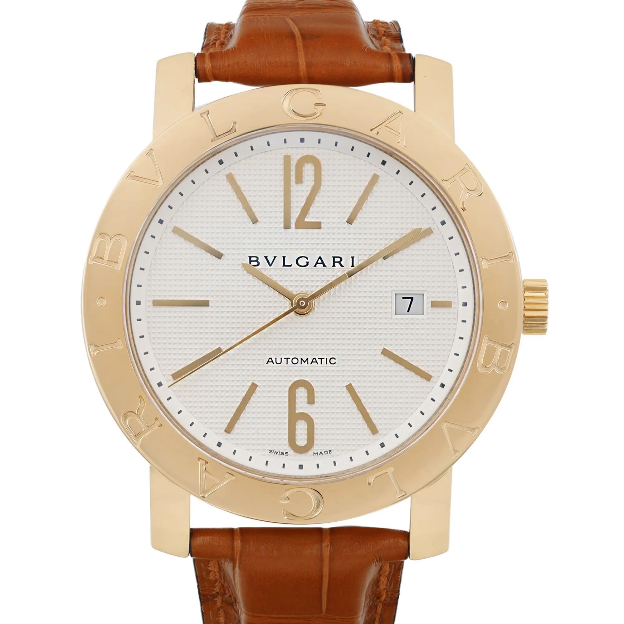 D'occasion et en excellent état. Bande non usée. La montre présente de légers signes d'usure ou des rayures.