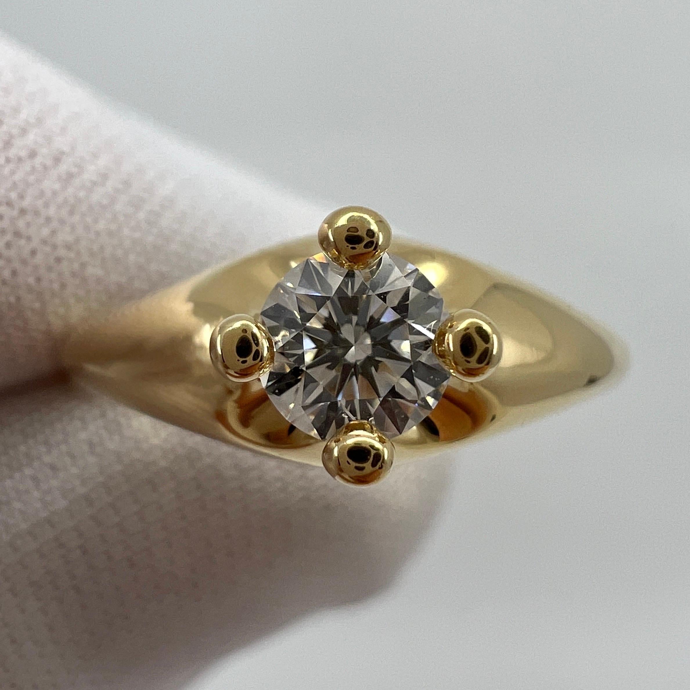 Bvlgari 18k Gelbgold Diamond Round Cut Solitaire Band Ring.

Ein klassischer Solitär-Diamantring von Bvlgari, besetzt mit einem einzelnen Diamanten von 0,27 Karat. Sie messen 4,2 mm.
Schmuckhäuser wie Bvlgari verwenden für ihren Schmuck nur die