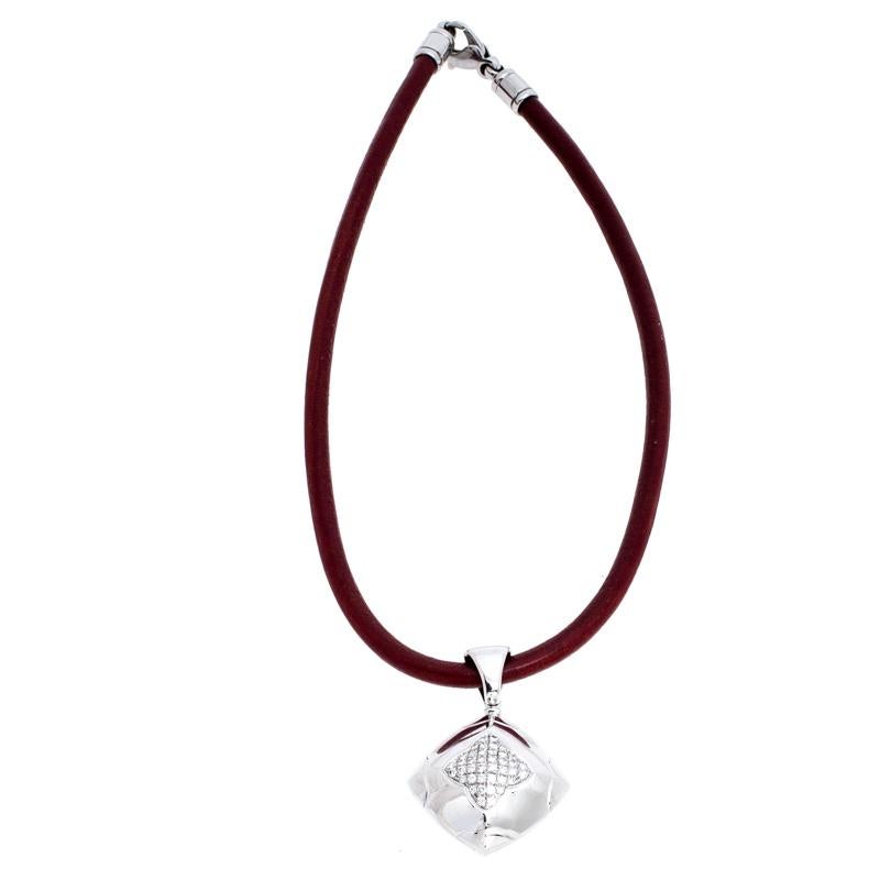 For the woman who loves fine jewelry, Bvlgari brings her this stunning necklace that has a beautifully-designed pendant made meticulously from 18k white gold. The pendant has a rather textured style with round brilliant cut diamonds arranged in a