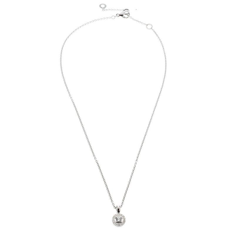 For the woman who has a refined taste for fine jewellery, Bvlgari brings them this immaculately crafted necklace which is a beautiful blend of contemporary fashion and vintage style. It has been made from 18K white gold. The pendant has a rather