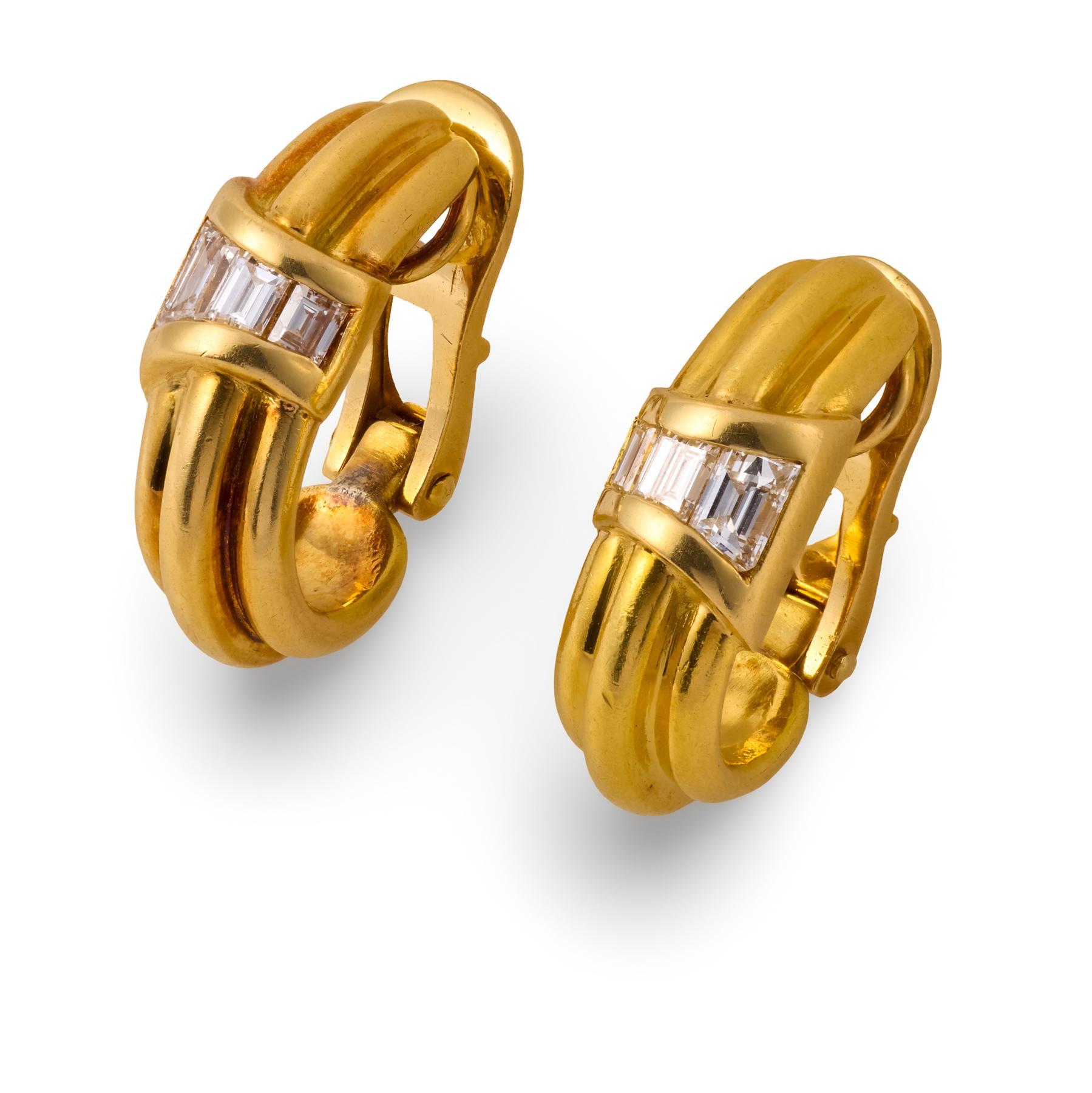 Contemporaneo Orecchini con diamanti Bvlgari in oro giallo 18 carati in vendita