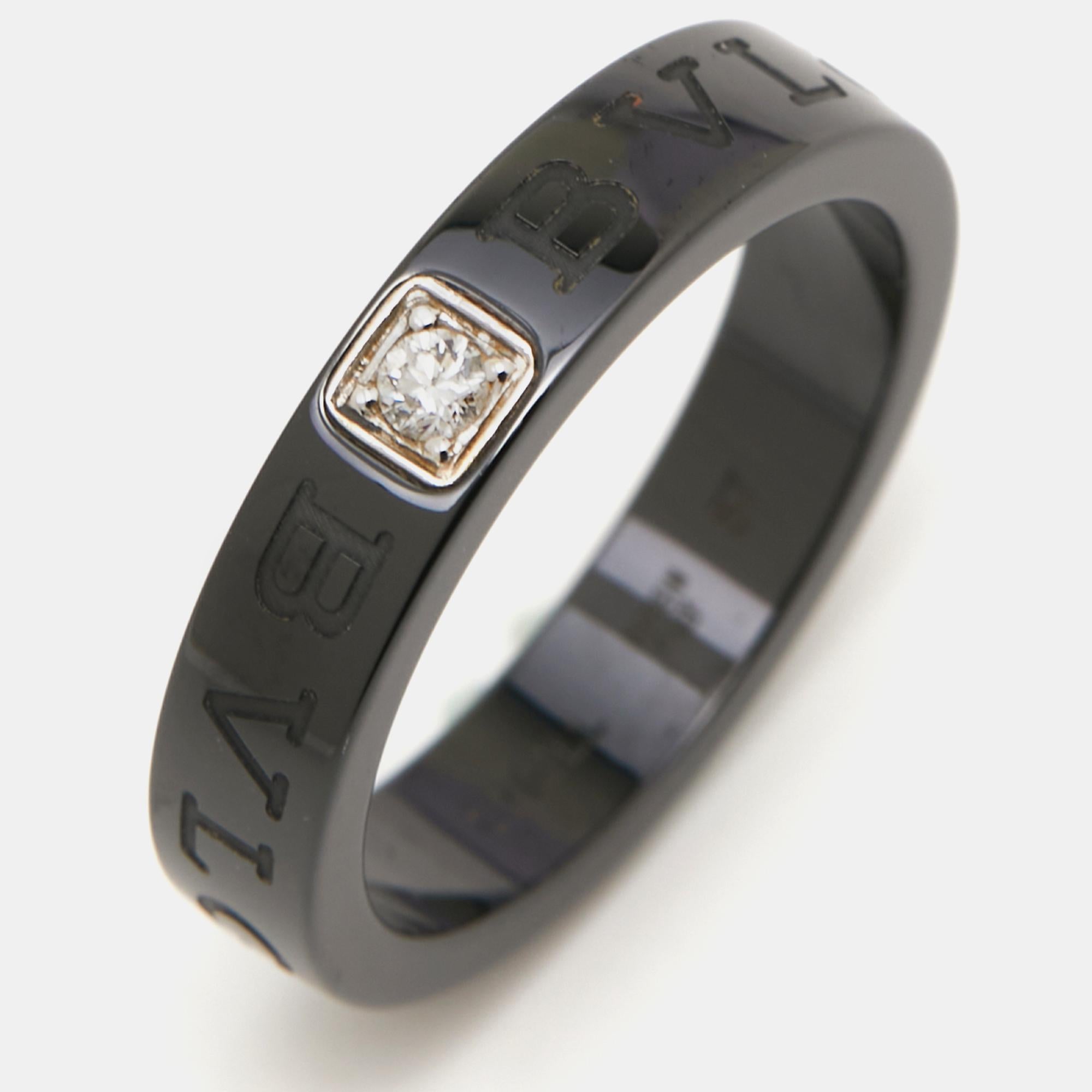 Elegant and alluring, this Bvlgari ring is sure to become a staple piece in your jewelry collection. Constructed using black ceramic, it has brand engravings and a diamond for a stunning look.

