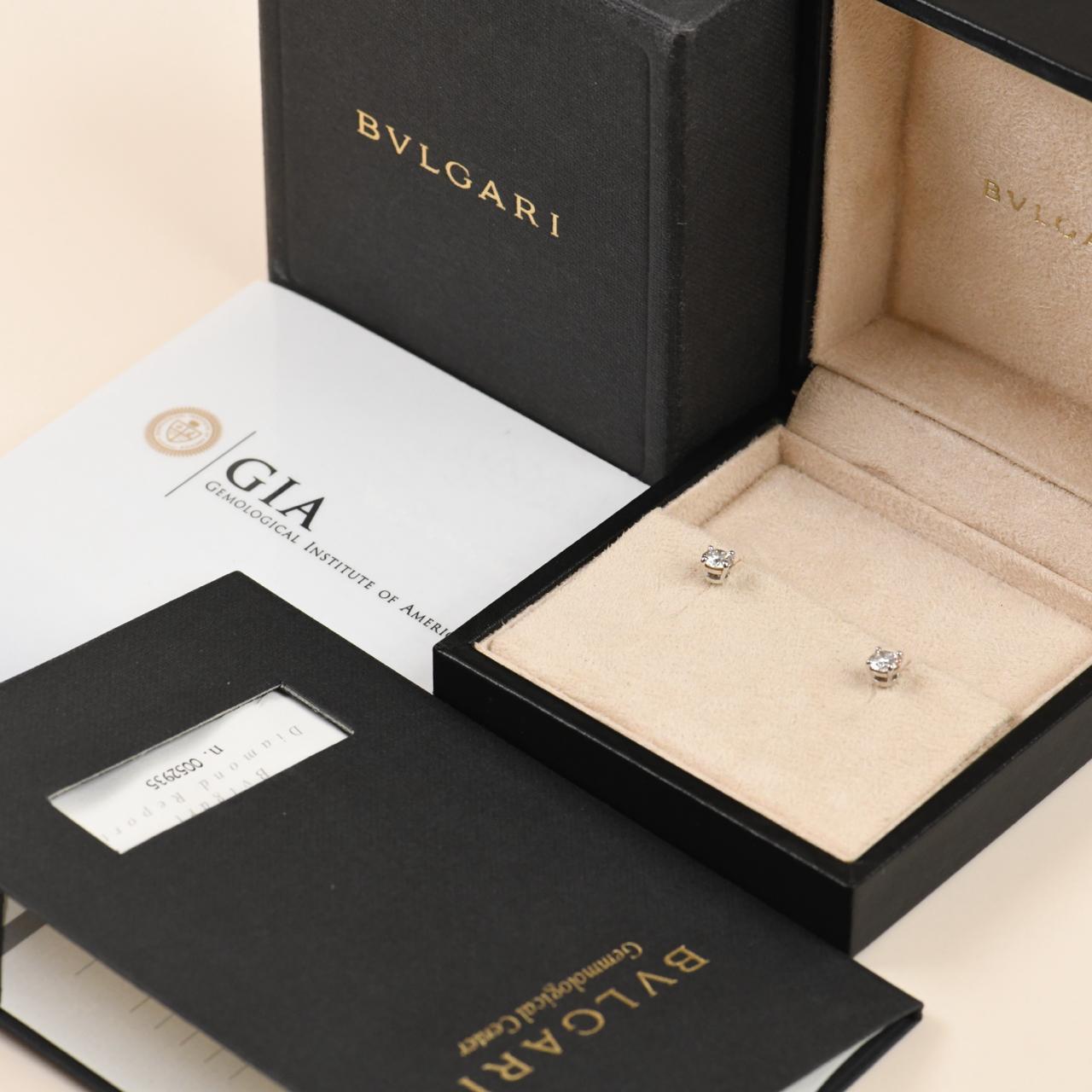 Juego completo de pendientes de diamantes Bvlgari de oro blanco de 18 quilates, con un par de diamantes brillantes redondos VS2, color E, certificados por el GIA, de 2007. Se entrega con una caja Bvlgari, una tarjeta de autenticidad y un informe