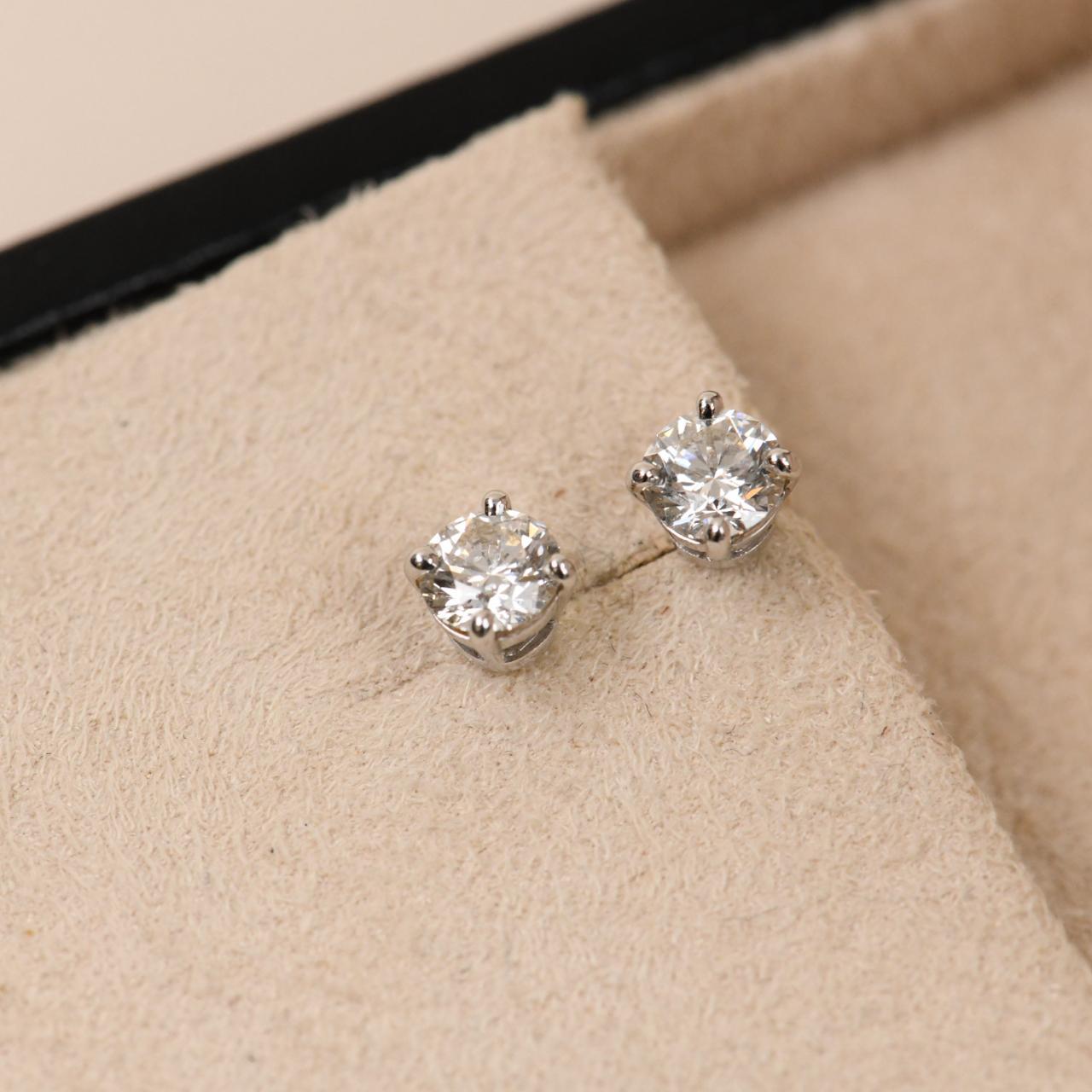 Pendientes de diamantes Bvlgari de oro blanco de 18 quilates Corte brillante en venta