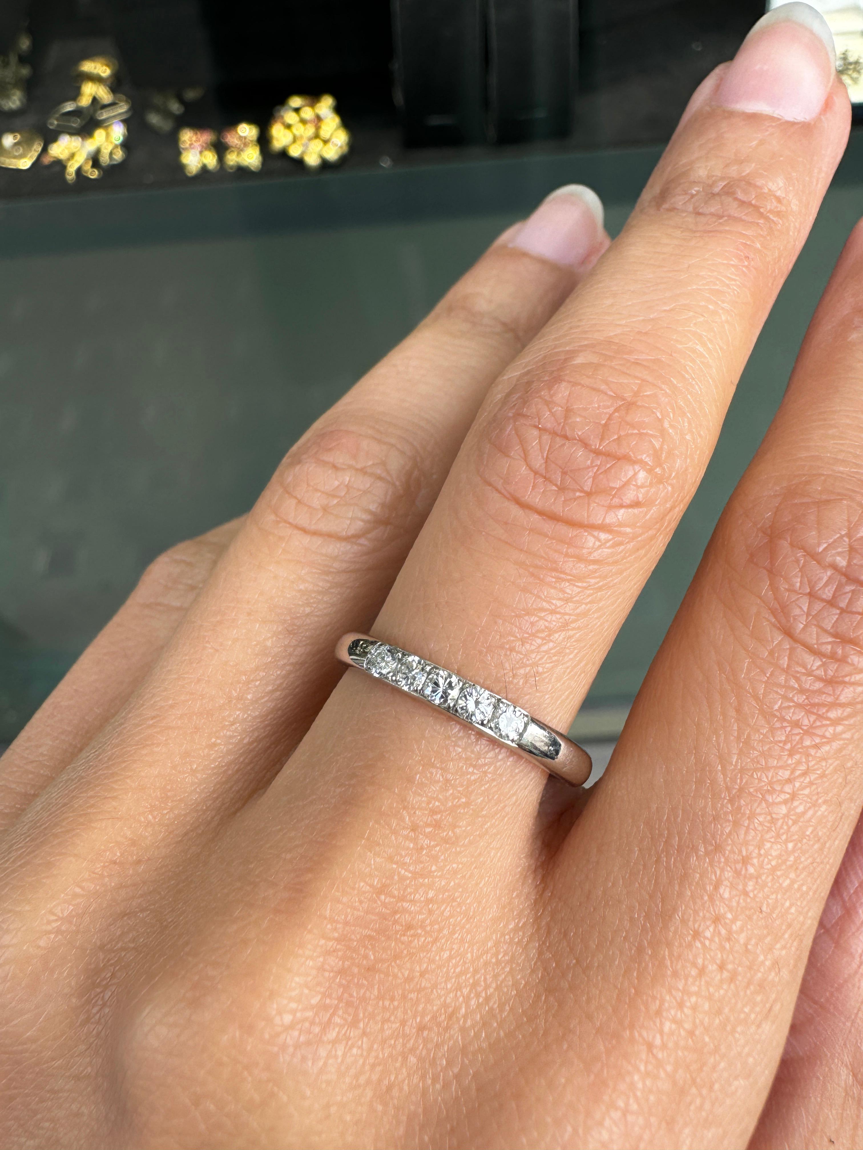 Bvlgari Diamond Five-Stone and Platinum Thin Wedding Band Ring In Good Condition For Sale In London, GB