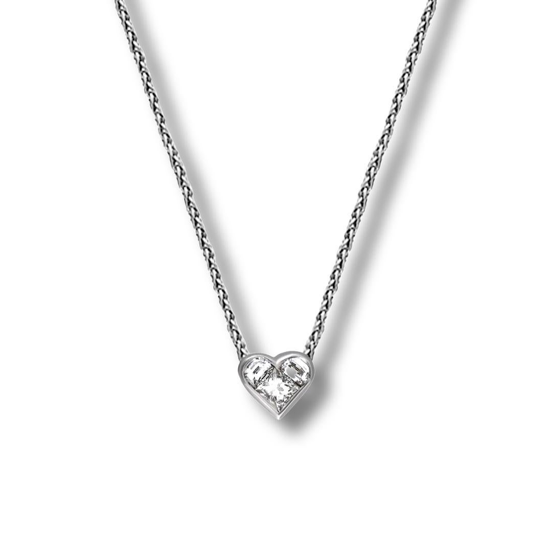 Brand: Bvlgari

Style: Pendant 

Metal: White Gold 

Metal Purity: 18K

Main Stone Cut: round shaped

​​​​​​​Diamond Count​​​​​​​: 3

Diamond Clarity: VS1-VS2

Total Carat Weight: 0.46 Carat

Necklace Length: 16 .75 inches

Includes: 24 Month