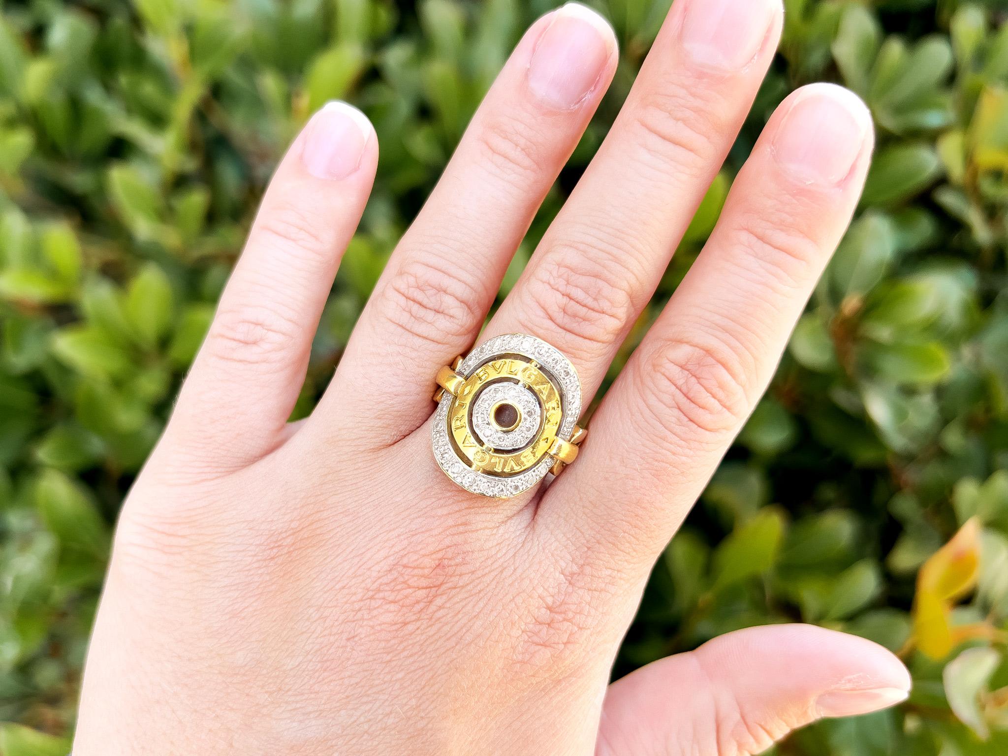Marke: Bvlgari
Diamanten = 1,50 Karat
( Farbe: F, Reinheit: SI )
Metall: 18K Gold
Ringgröße: 7* US
*Die Größe kann kostenlos geändert werden.