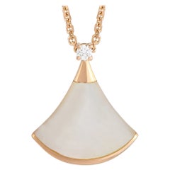 Bvlgari Collier pendentif Divas Dream en or rose 18 carats, diamants et nacre