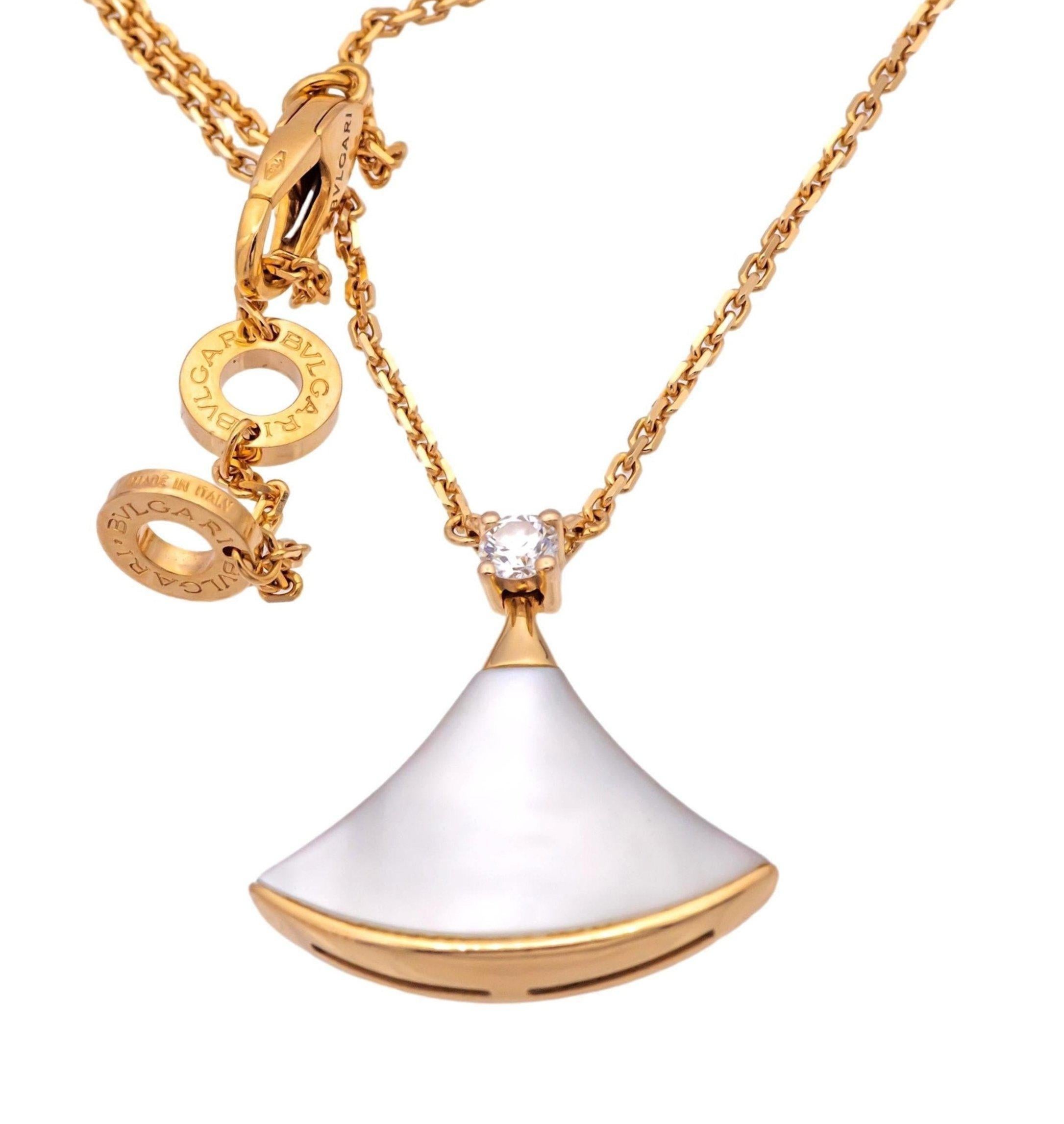 Contemporary BVLGARI Diva's Dream 18K Rose Gold Pendant Necklace - 20mm