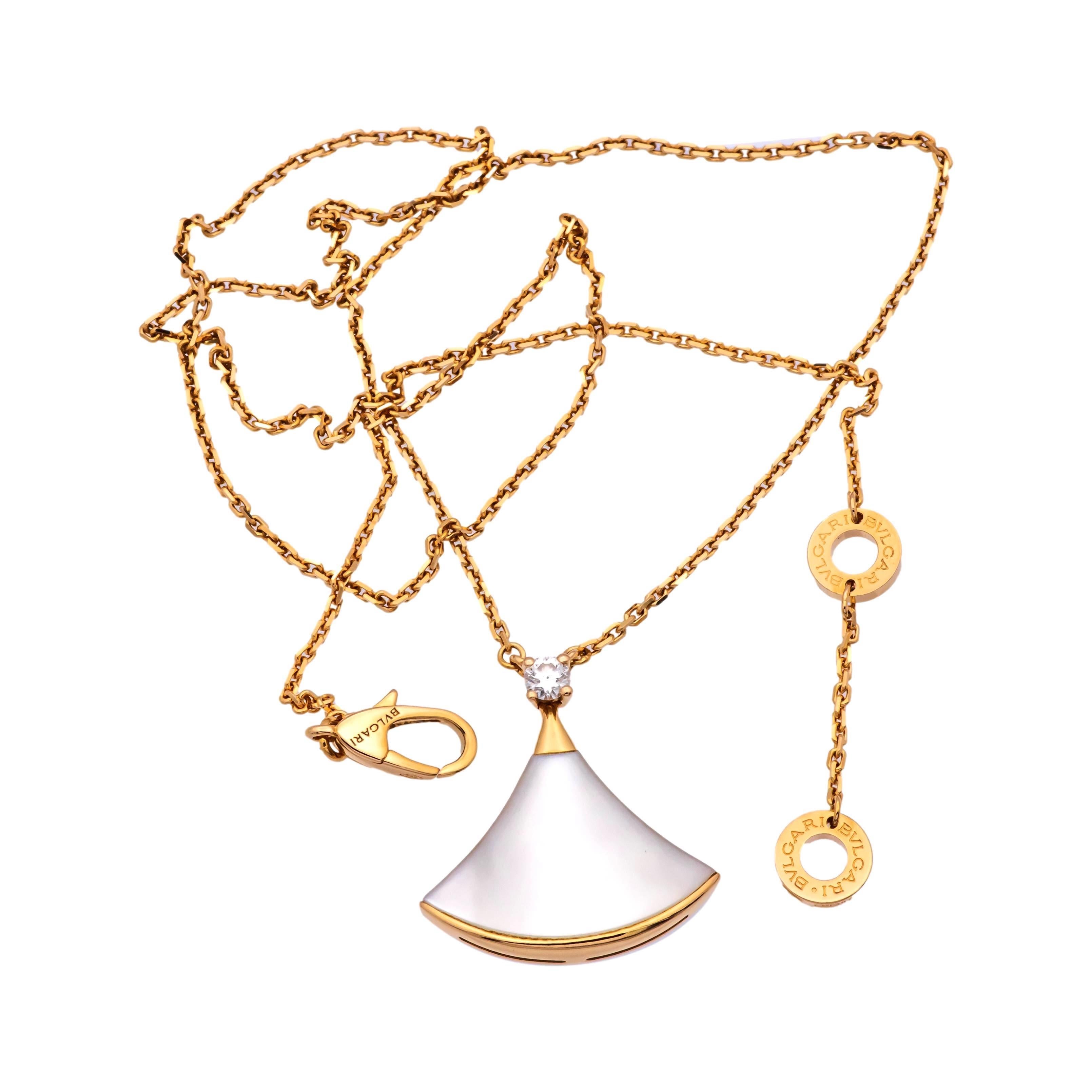 Modern BVLGARI Diva's Dream 18K Rose Gold Pendant Necklace For Sale