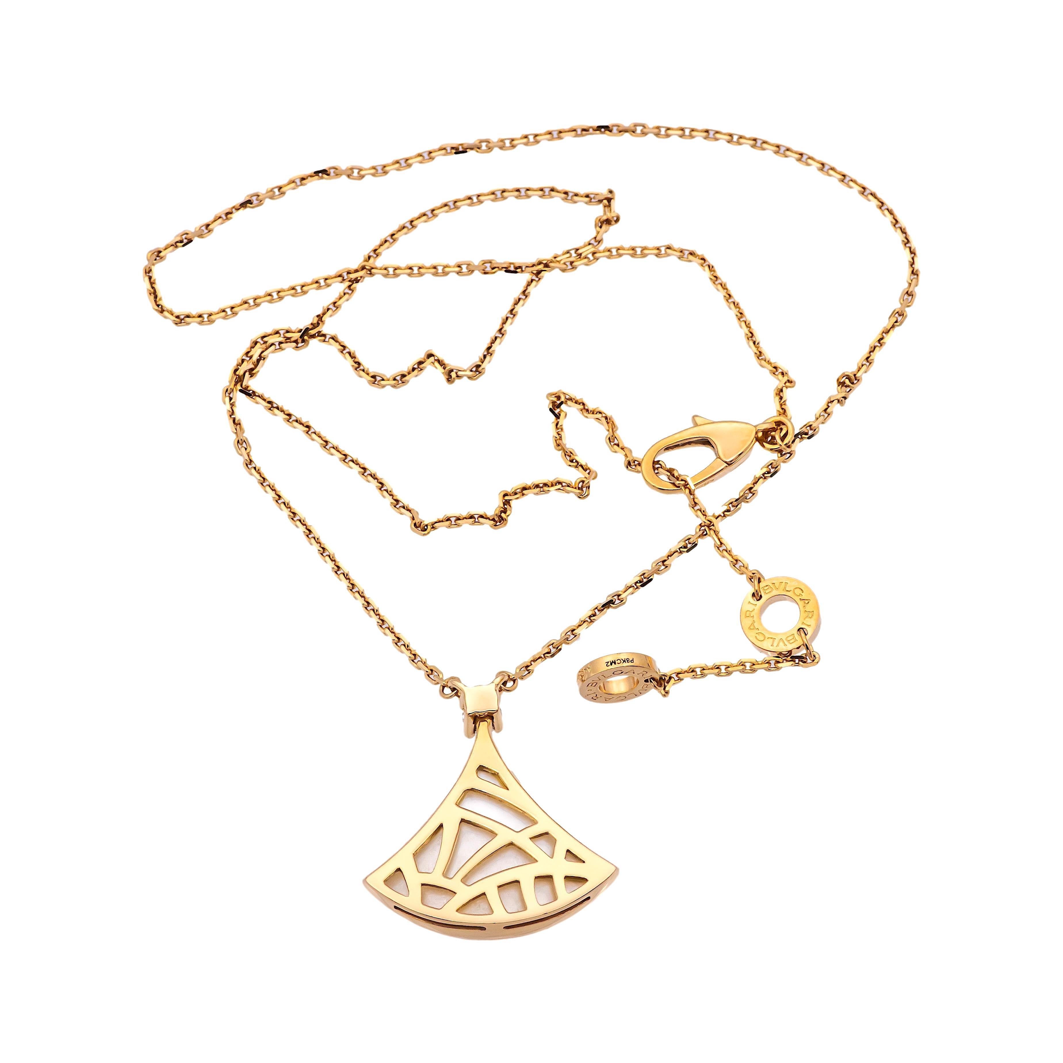 Brilliant Cut BVLGARI Diva's Dream 18K Rose Gold Pendant Necklace For Sale