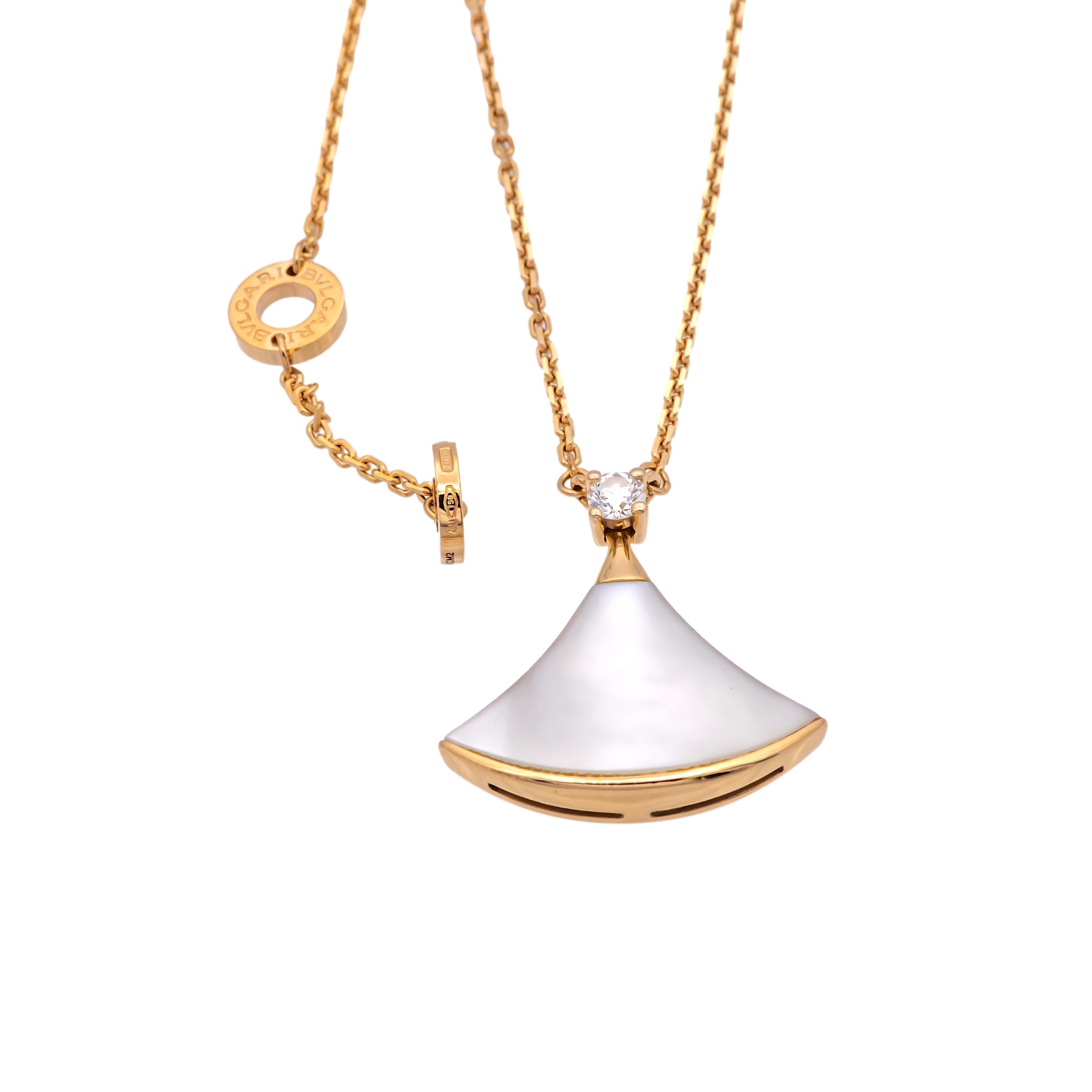 BVLGARI Diva's Dream 18K Rose Gold Pendant Necklace In Excellent Condition In New York, NY