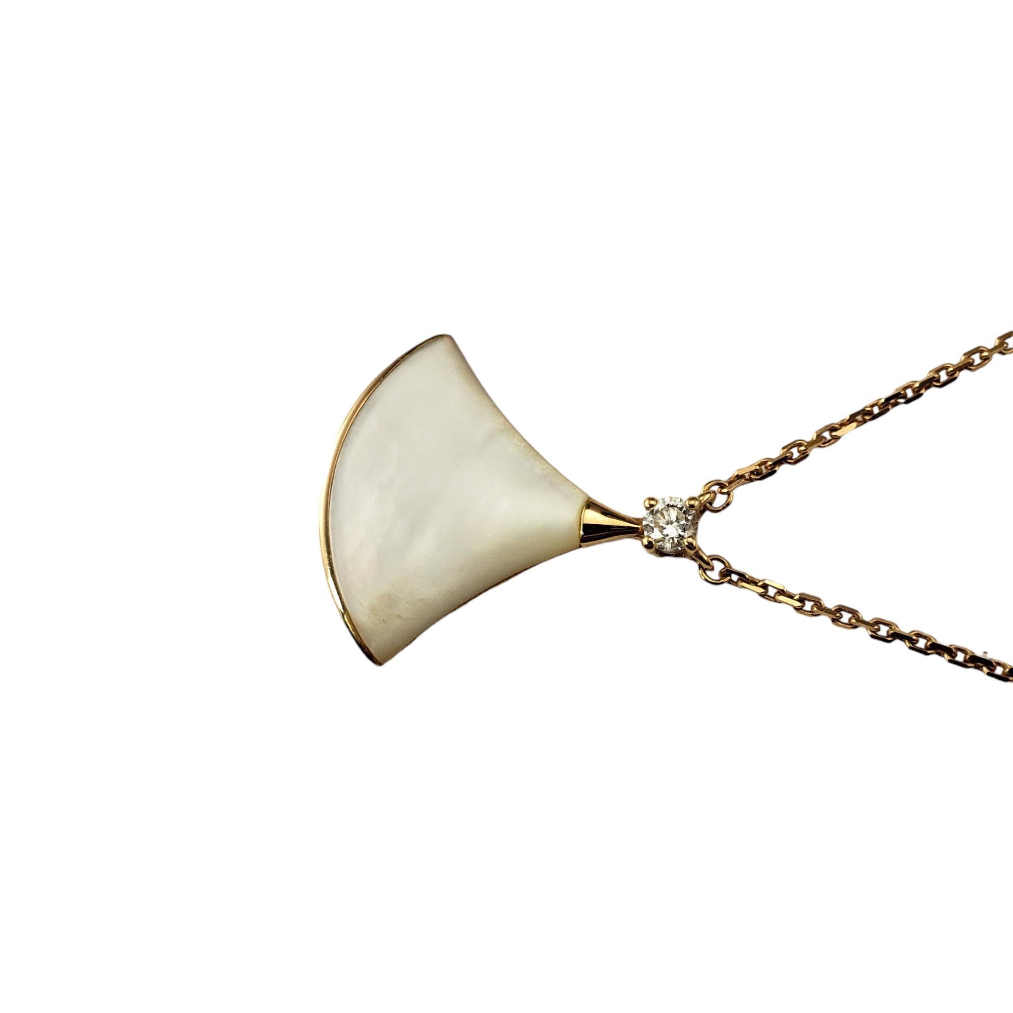 Bvlgari Divas Dream 18K Yellow Gold Mother of Pearl & Diamond Necklace #18511 In Good Condition In Washington Depot, CT