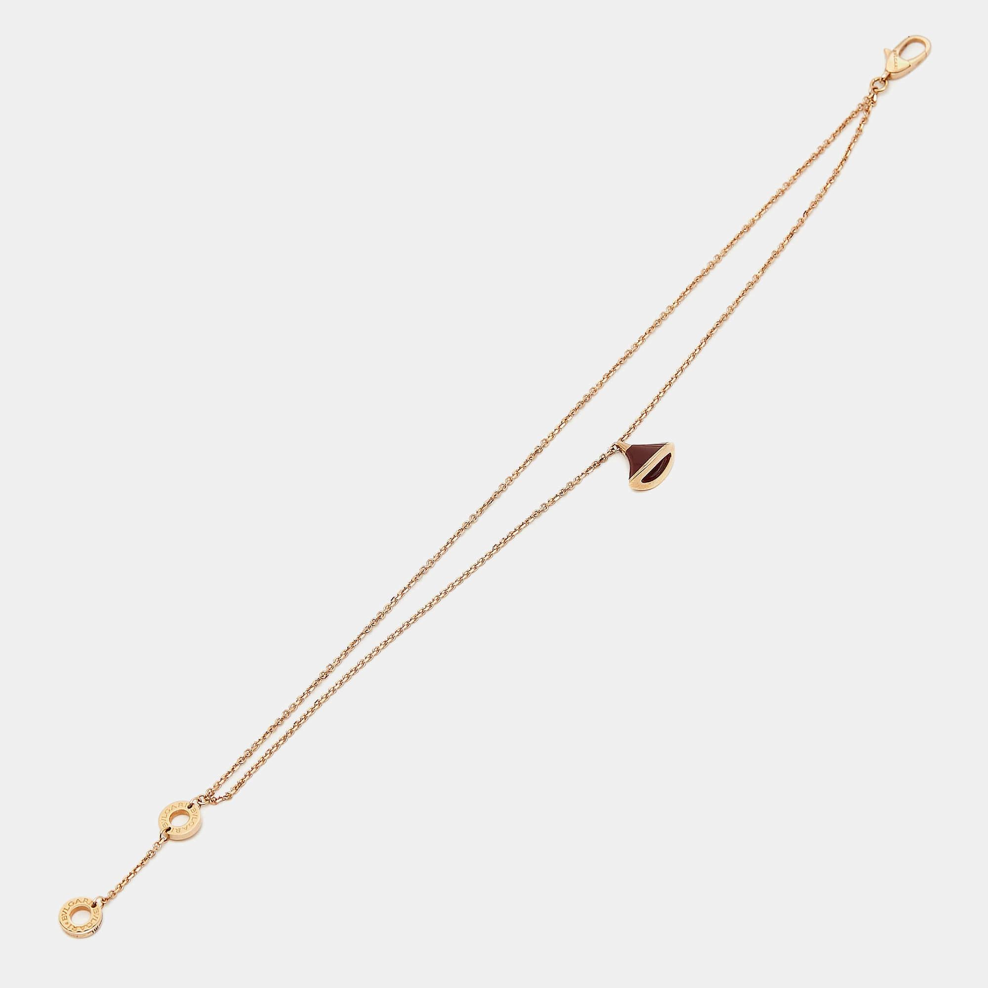 Bvlgari brings this fabulous bracelet rendered in an elegant silhouette for the woman who is ready to ace every accessory game. It is sure to catch an eye and make your heart skip a beat. Flaunt it with your all looks from formal to casual.
