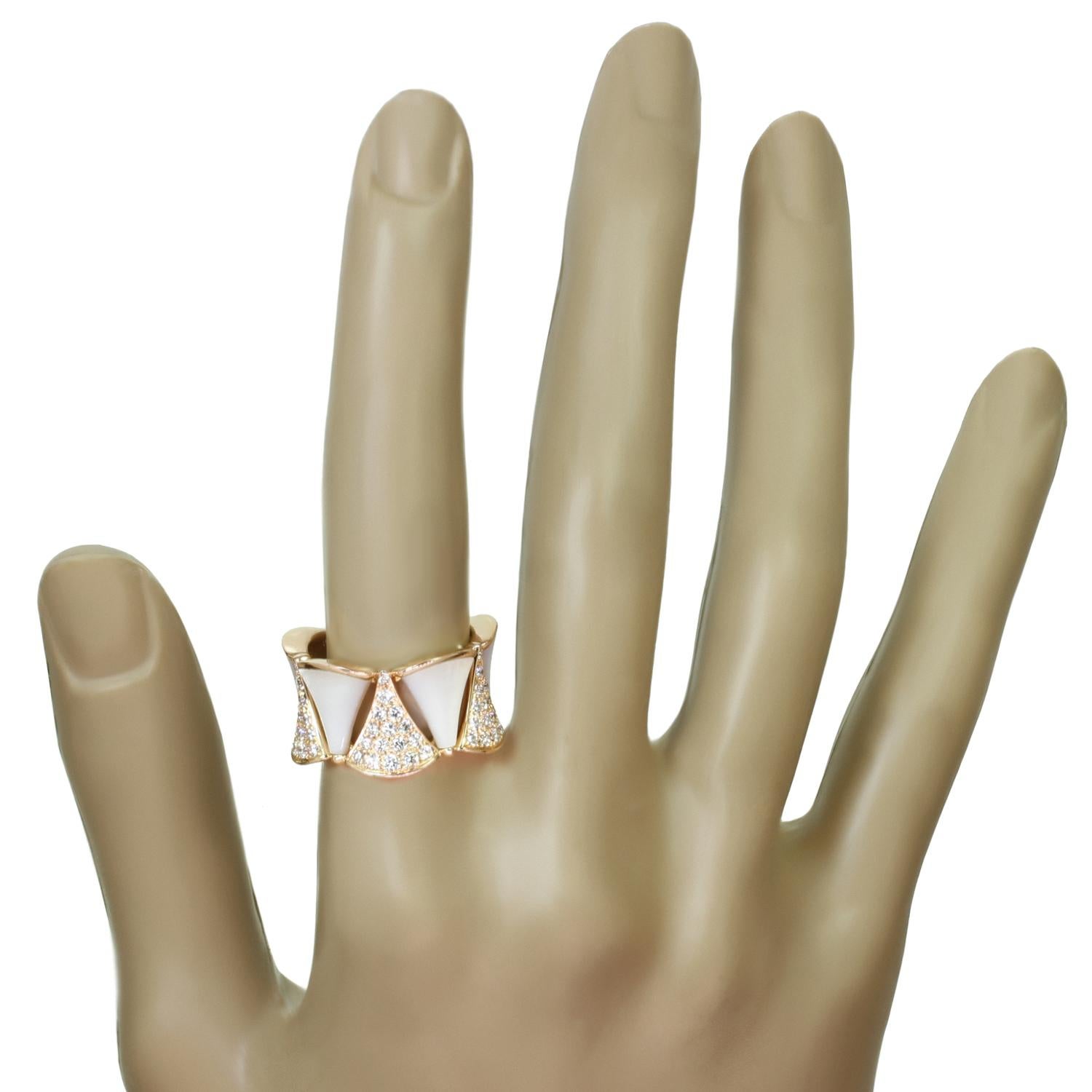 Brilliant Cut Bvlgari Divas Dream Diamond Mother-of-pearl 18k Rose Gold Ring For Sale