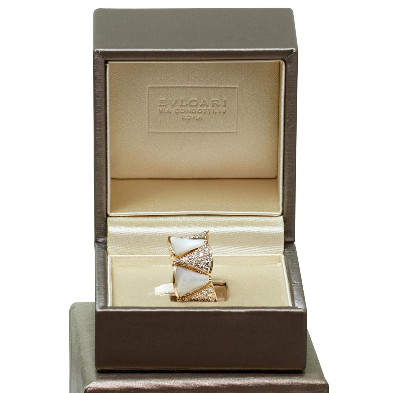 Bvlgari Divas Dream Diamond Mother-of-pearl 18k Rose Gold Ring In Excellent Condition For Sale In New York, NY