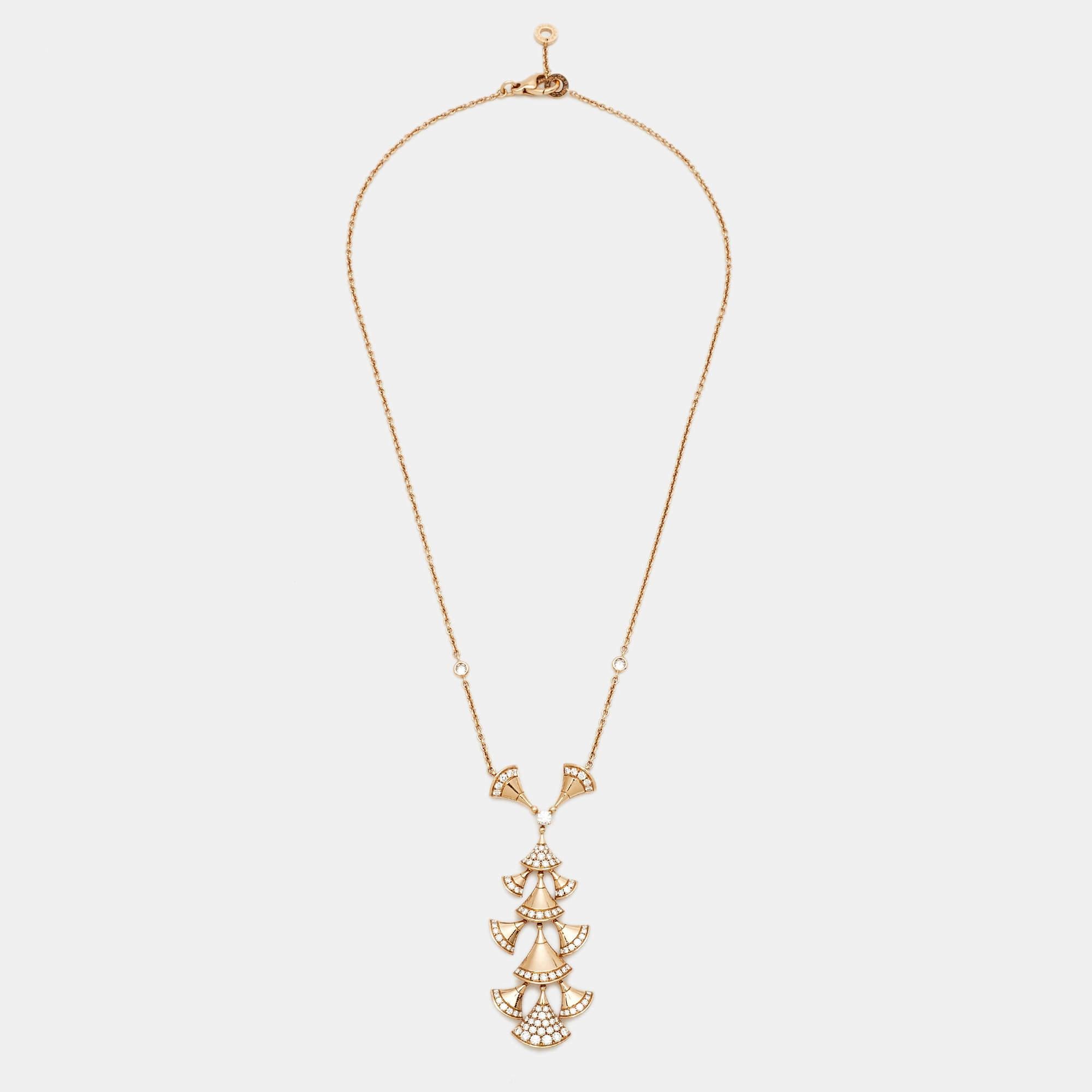 The Bvlgari Divas Dream necklace in 18k rose gold exudes timeless charm with its delicate fan shaped pendant inspired by Roman mosaics. Adorned with brilliant cut diamonds this piece adds a graceful touch of sparkle to any look. A perfect blend of