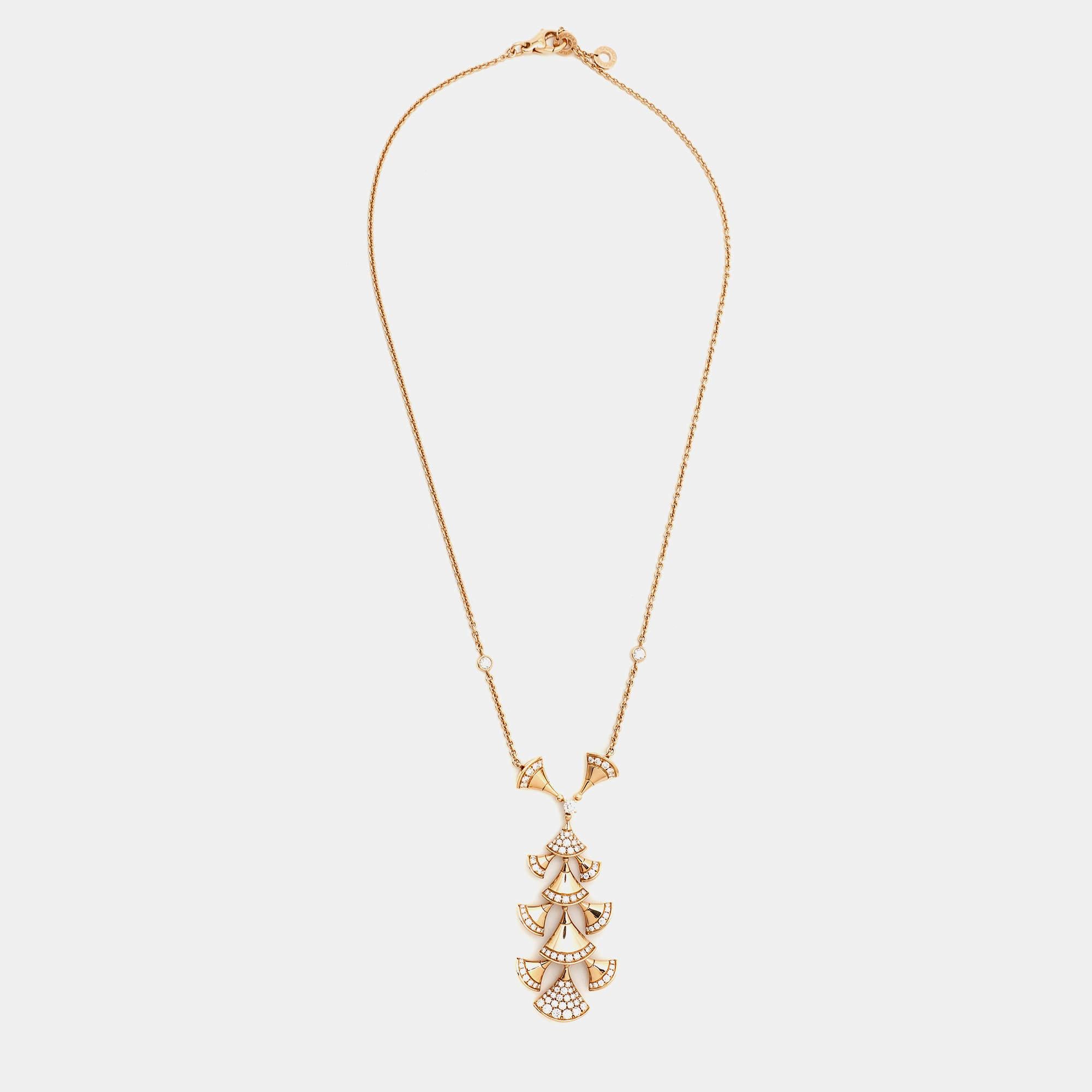 The grandeur of Italian beauty is reflected in this necklace from Bvlgari's Divas' Dream collection. The line is inspired by the fan-shaped mosaics of the Caracalla Baths in Rome, a detail the brand has interpreted with mastery. This necklace is