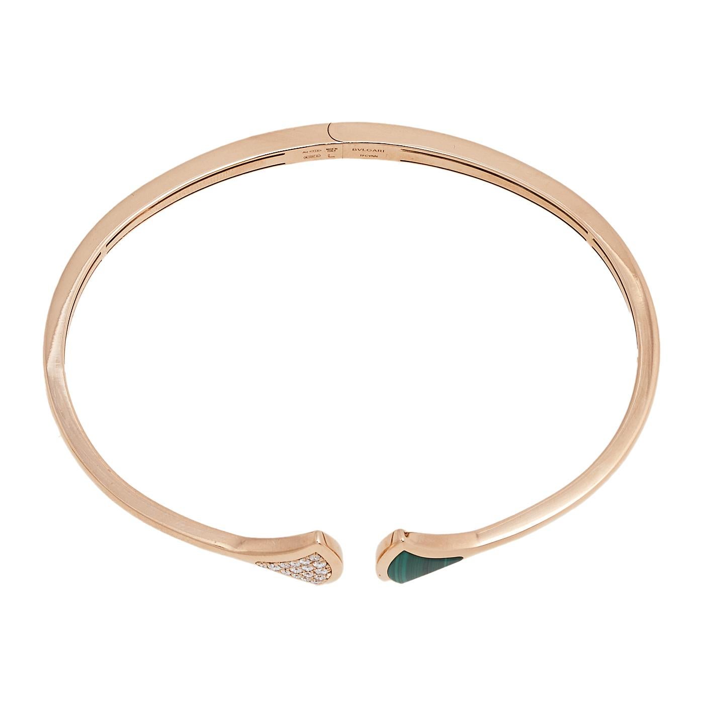 Truly meant for a diva like you, this Divas' Dream bracelet is from Bvlgari. It has been magnificently crafted from 18k rose gold and designed with fan-shaped ends, one embedded with diamonds and the other with malachite. The piece has been finely