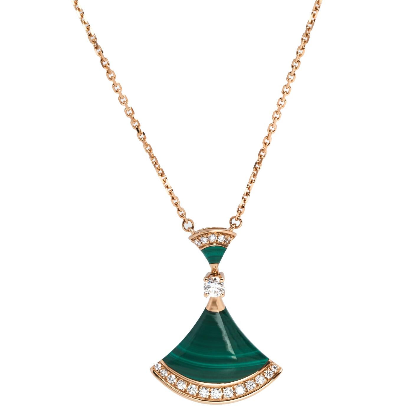 Truly meant for a diva like you, this Divas' Dream necklace is from Bvlgari. It has been magnificently crafted from 18k rose gold and designed with a fan-shaped pendant that has diamonds and malachite. The piece has been finely sculpted to exalt