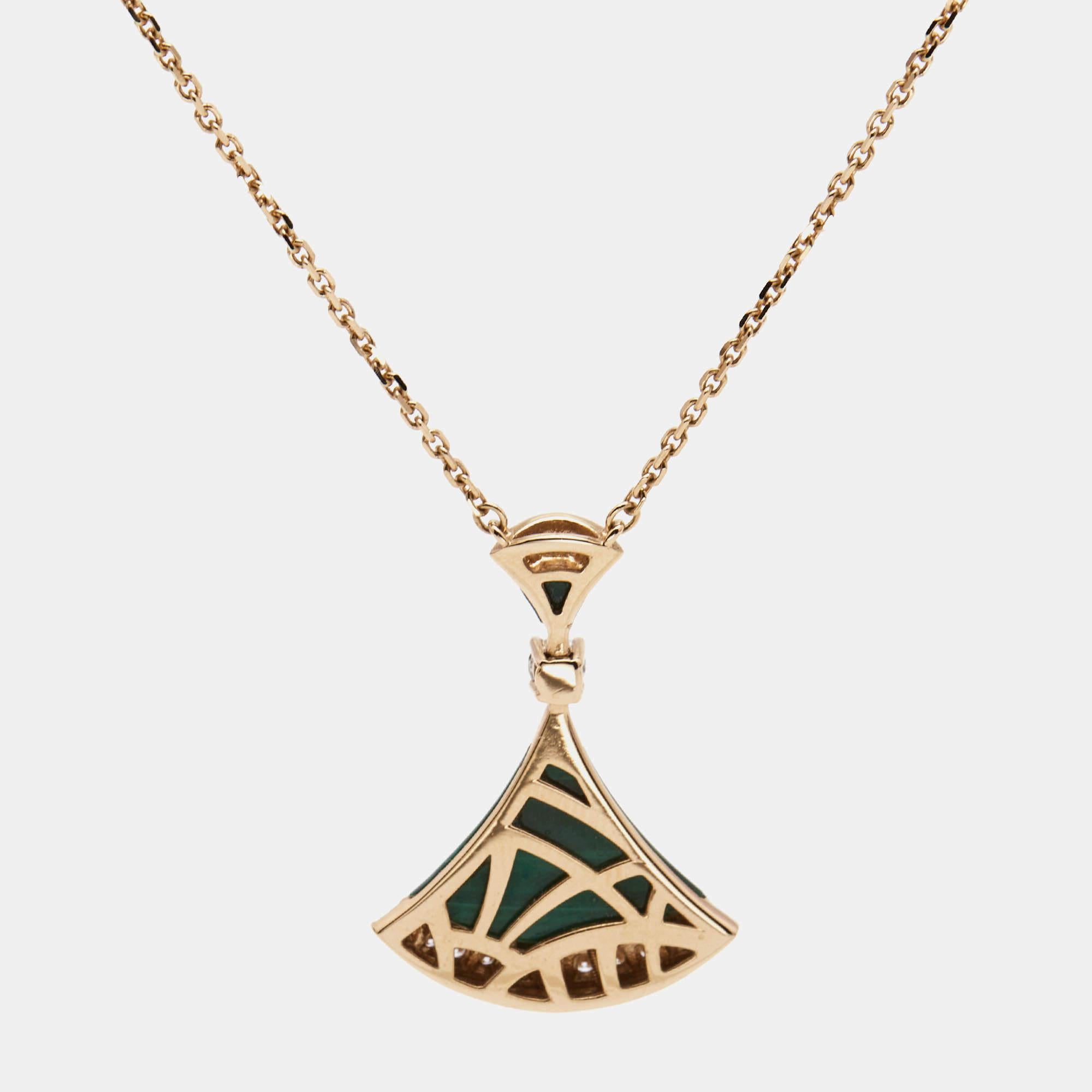 Truly meant for a diva like you, this Divas' Dream necklace is from Bvlgari. It has been magnificently crafted from 18k rose gold and designed with a fan-shaped pendant that has diamonds and malachite. You'll never want to part with this