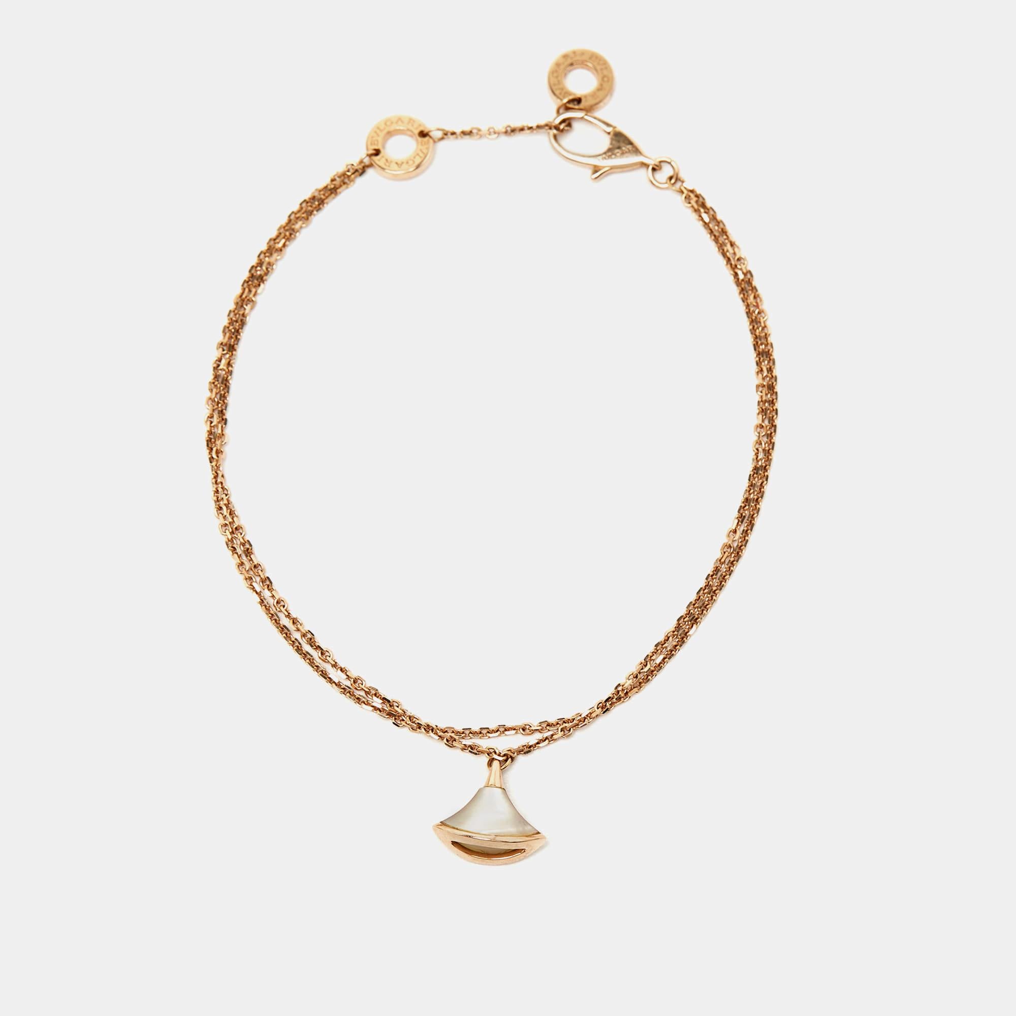The grandeur of Italian beauty is reflected in this bracelet from Bvlgari's Divas' Dream collection. The line is inspired by the fan-shaped mosaics of the Caracalla Baths in Rome, a detail the brand has interpreted with mastery.

