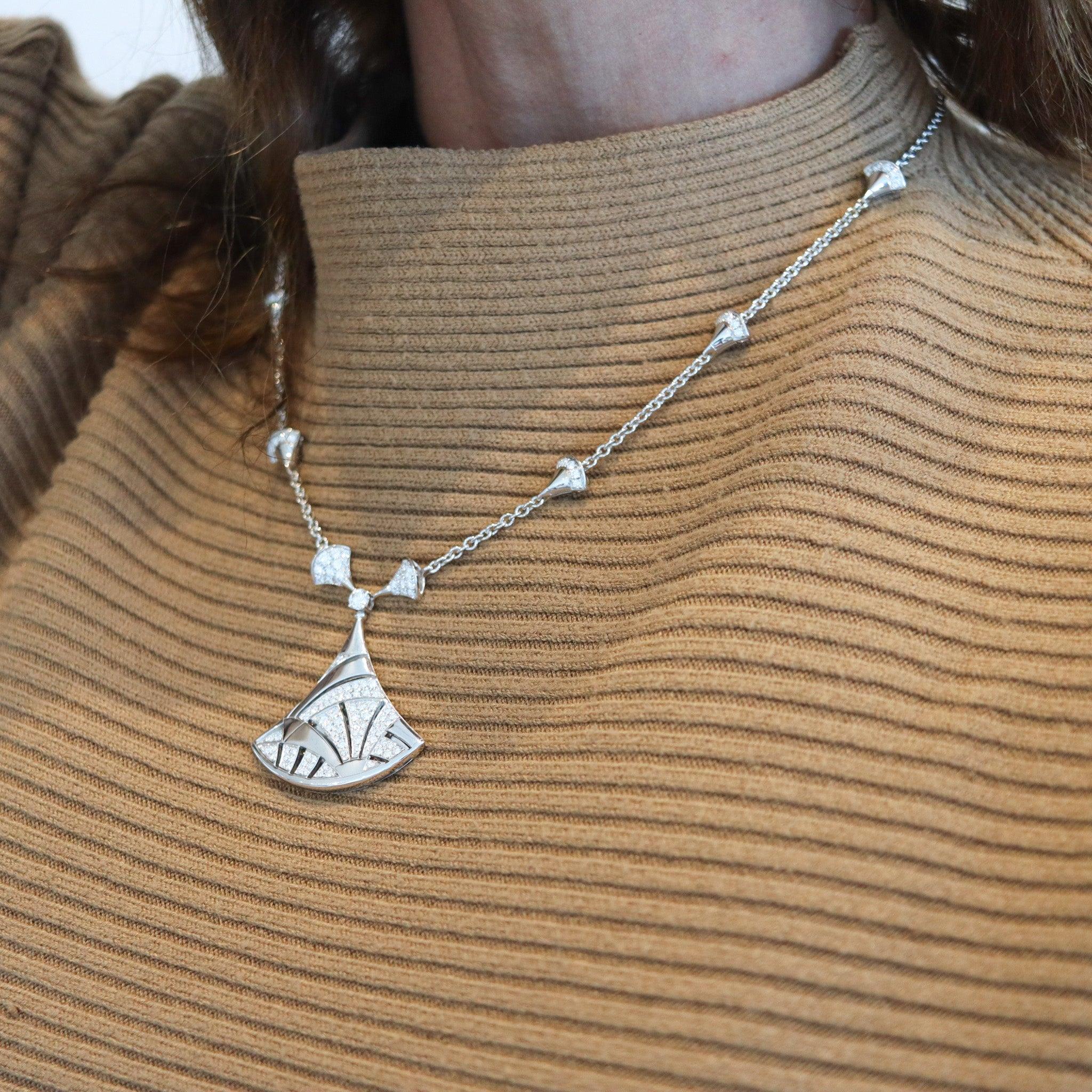 BVLGARI Collier Diva Dream en or blanc 18Kt avec 5.84 Cwt. Diamants VVS en boîte en vente 4