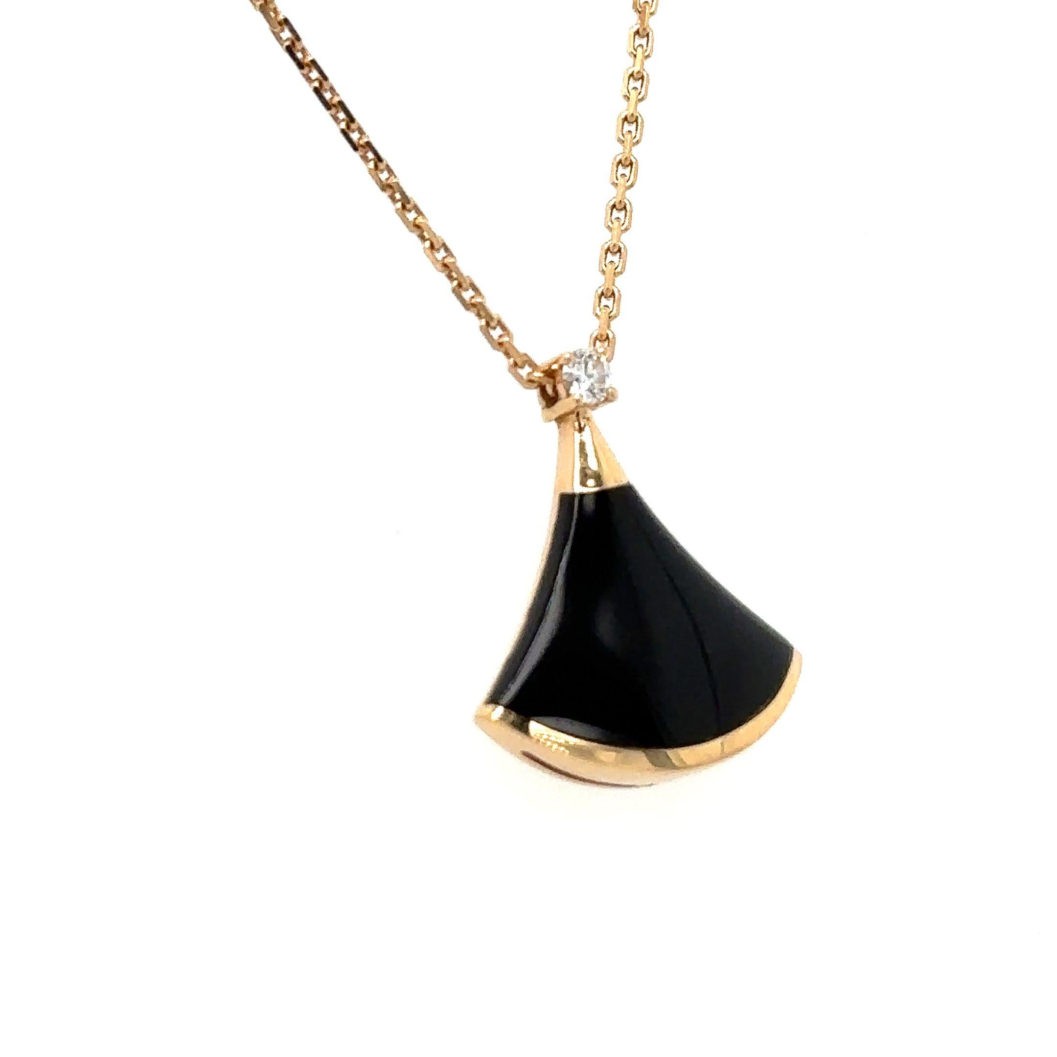 A Bvlgari Divas Dream 18ct Yellow Gold Onyx And Diamond Pendant And Chain.

Diamond 0.03 ct

Total weight 4.34 grams.

Metal: 18ct Yellow Gold
Carat: 0.03ct
Colour: N/A
Clarity:  N/A
Cut: N/A
Weight: 4.34
Engravings/Markings: N/A

Size/Measurement: