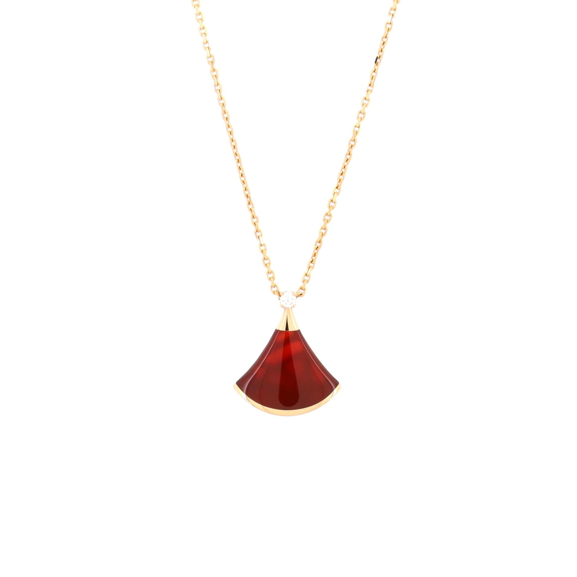 Bvlgari Diva's Dream Pendant Necklace 18k Rose Gold with Carnelian In Good Condition In New York, NY