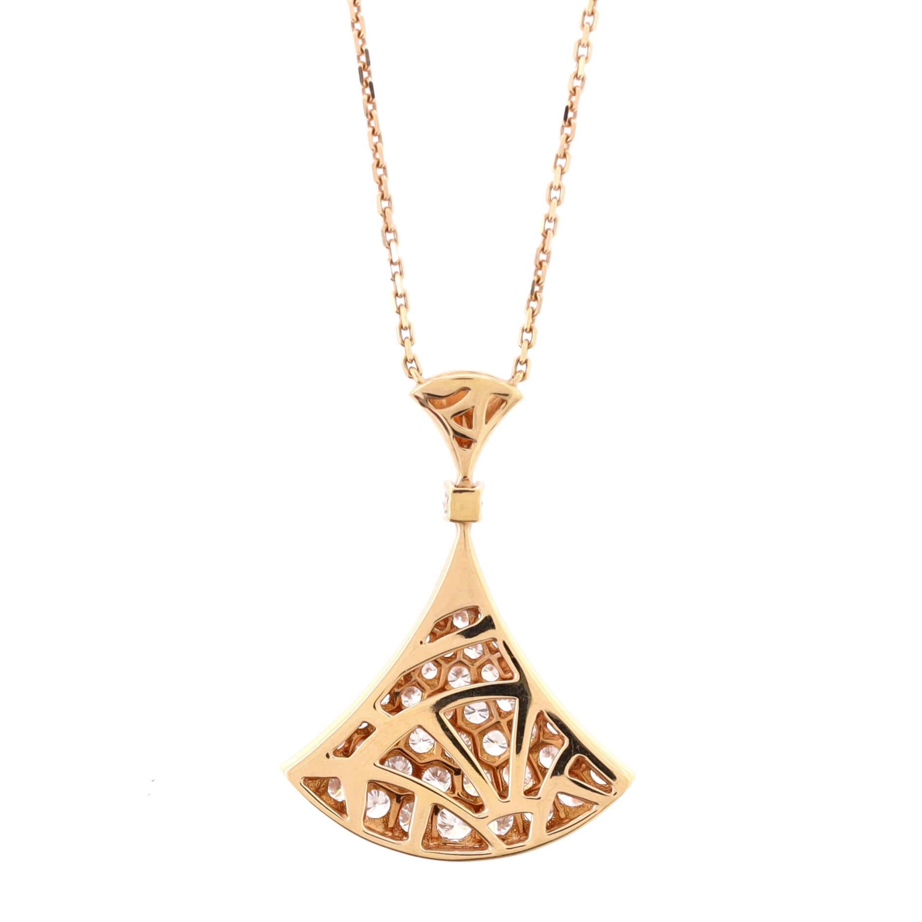 Bvlgari Divas' Dream Pendant Necklace 18k Rose Gold with Diamonds Large In Good Condition In New York, NY