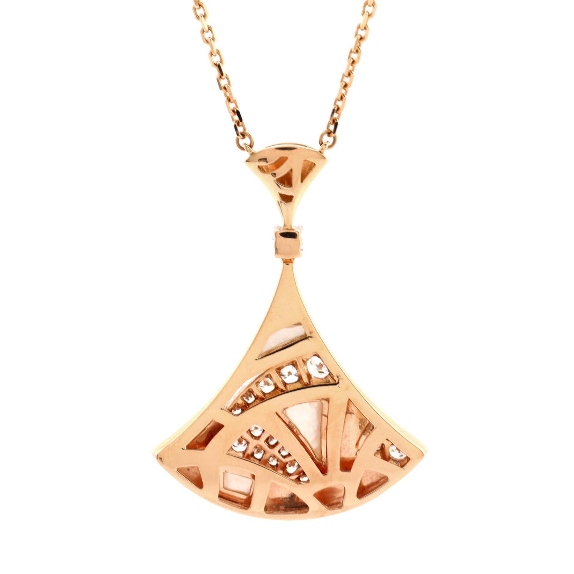 Bvlgari Divas' Dream Anhänger Halskette 18k Roségold mit Perlmutt-Perlmutt-Anhänger im Zustand „Gut“ in New York, NY