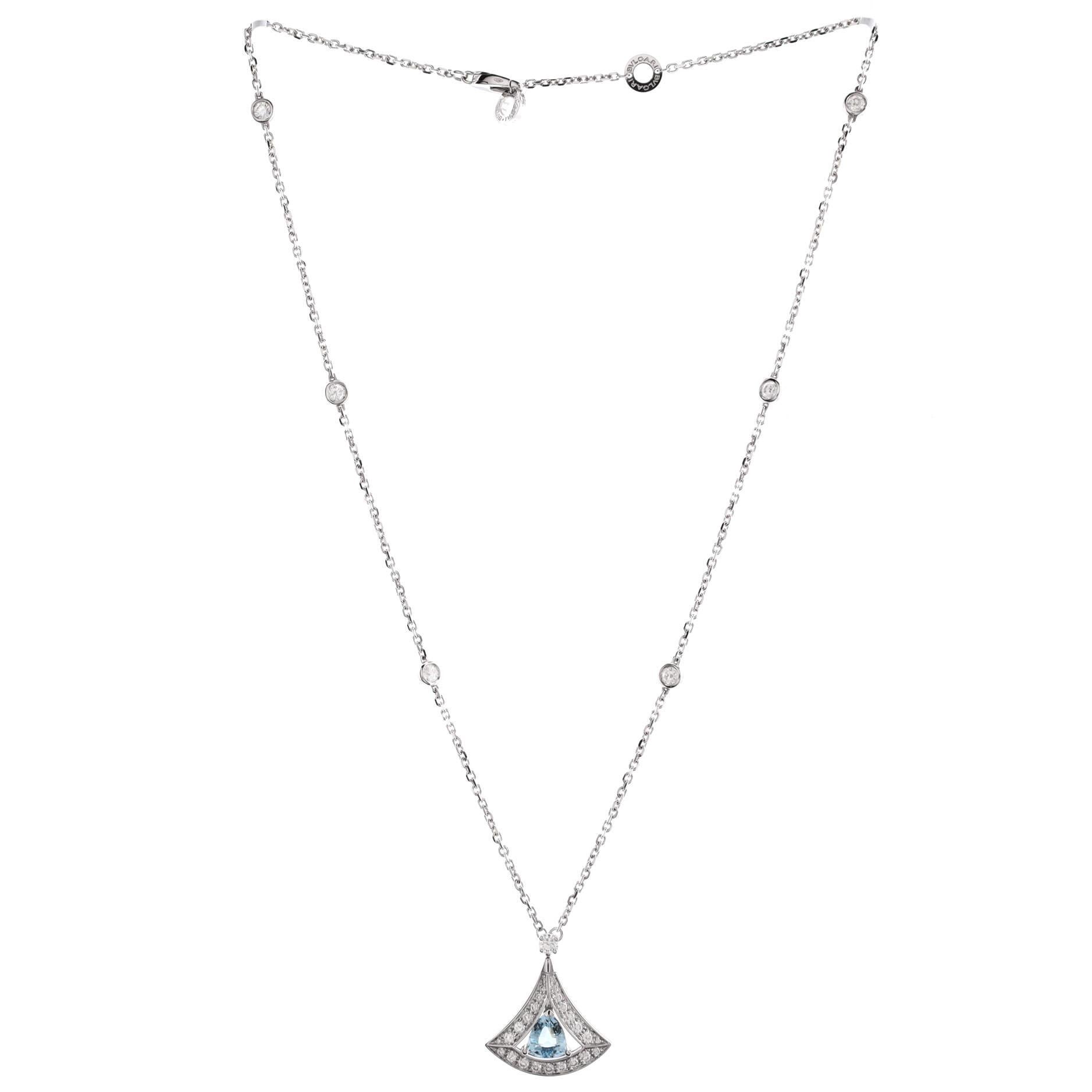Bvlgari Diva's Dream Anhänger Halskette aus 18 Karat Weißgold mit Aquamarin und Diamant im Zustand „Gut“ in New York, NY