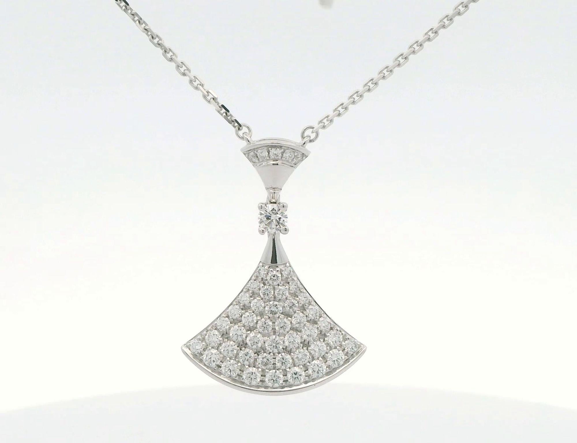 Brilliant Cut Bvlgari Diva's dream white gold necklace For Sale