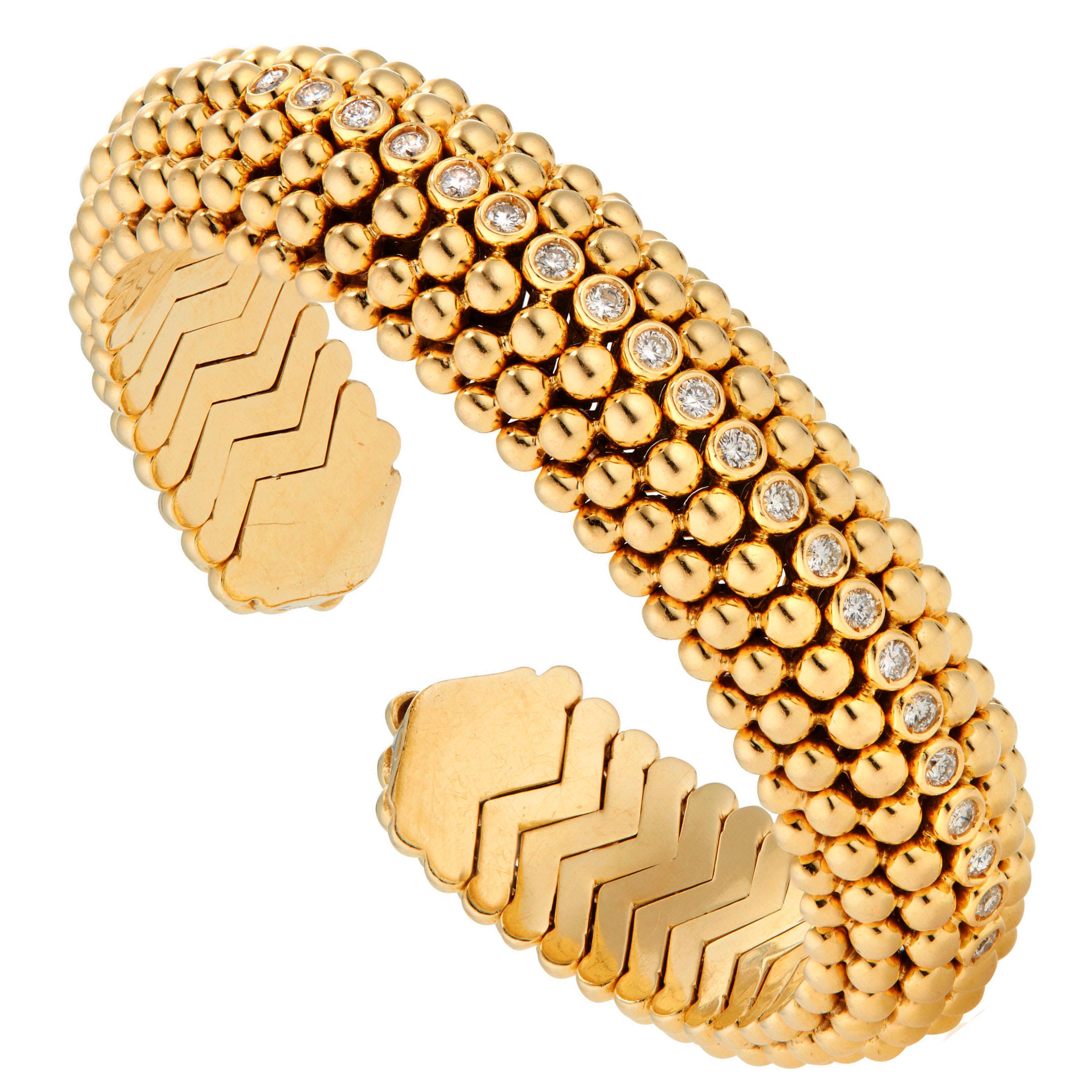 A vintage Bvlgari bracelet dating the Dolce Vita period of 1950s Rome, this bracelet is designed as a beaded mesh atop hand formed curved tubogas links in 18k yellow gold. The center row is adorned with the finest original Bvlgari round brilliant