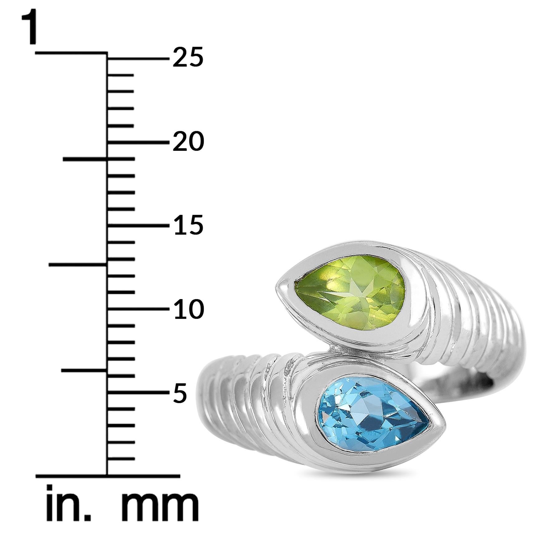 Bvlgari Doppio 18 Karat White Gold Peridot and Topaz Bypass Ring In Excellent Condition In Southampton, PA