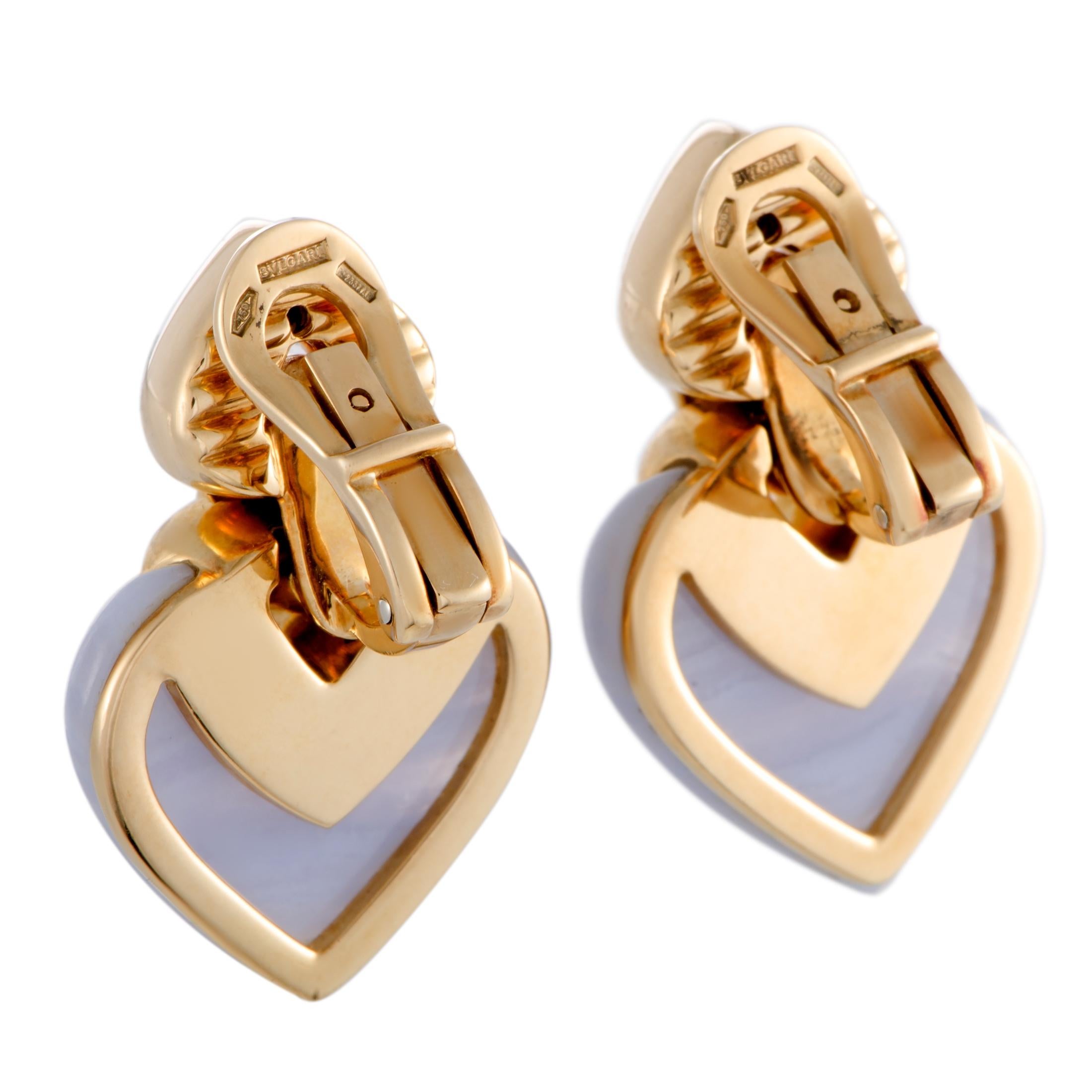 Embellish your ensembles in a splendidly feminine fashion with these beautiful Bvlgari earrings that boast lovely design and exquisite craftsmanship quality. The earrings are made of 18K yellow gold and the pair is decorated with sublime chalcedony