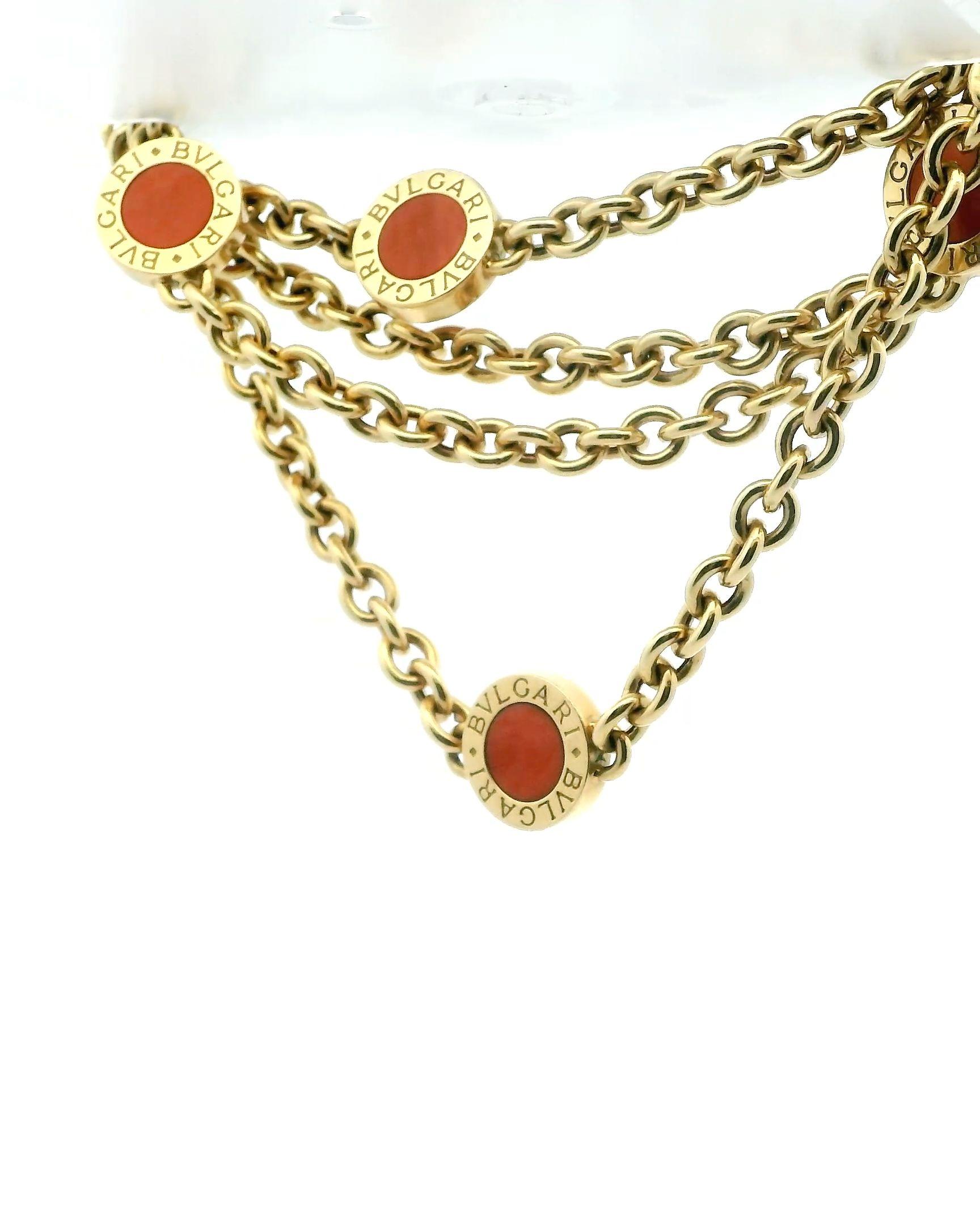Bvlgari Doppelseitige Logo-Halskette mit 6 Korallen-Intarsien im Zustand „Hervorragend“ in Great Neck Plaza, NY