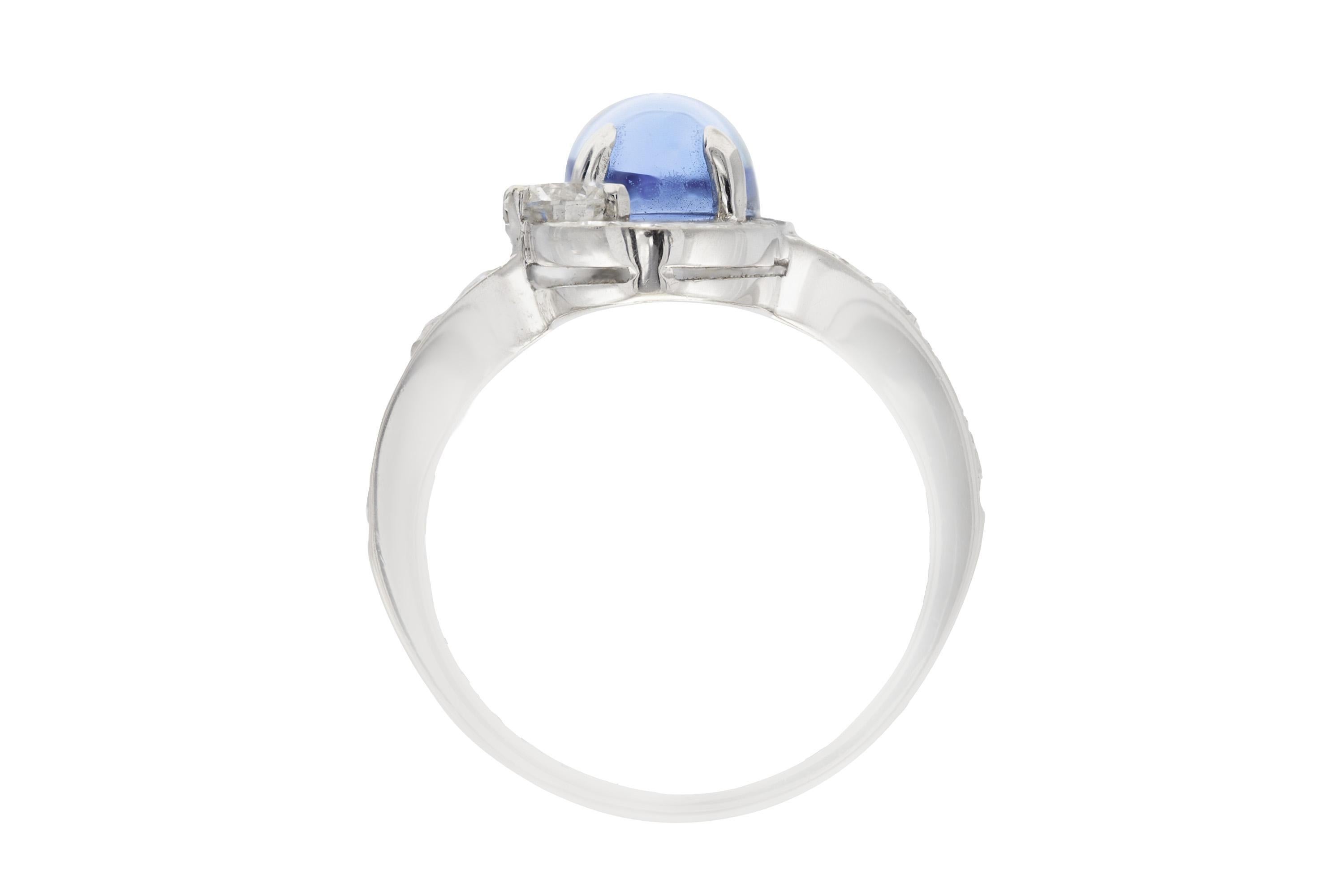 Cabochon Anello Bvlgari Elisia con Topazio Blu e Diamanti in vendita
