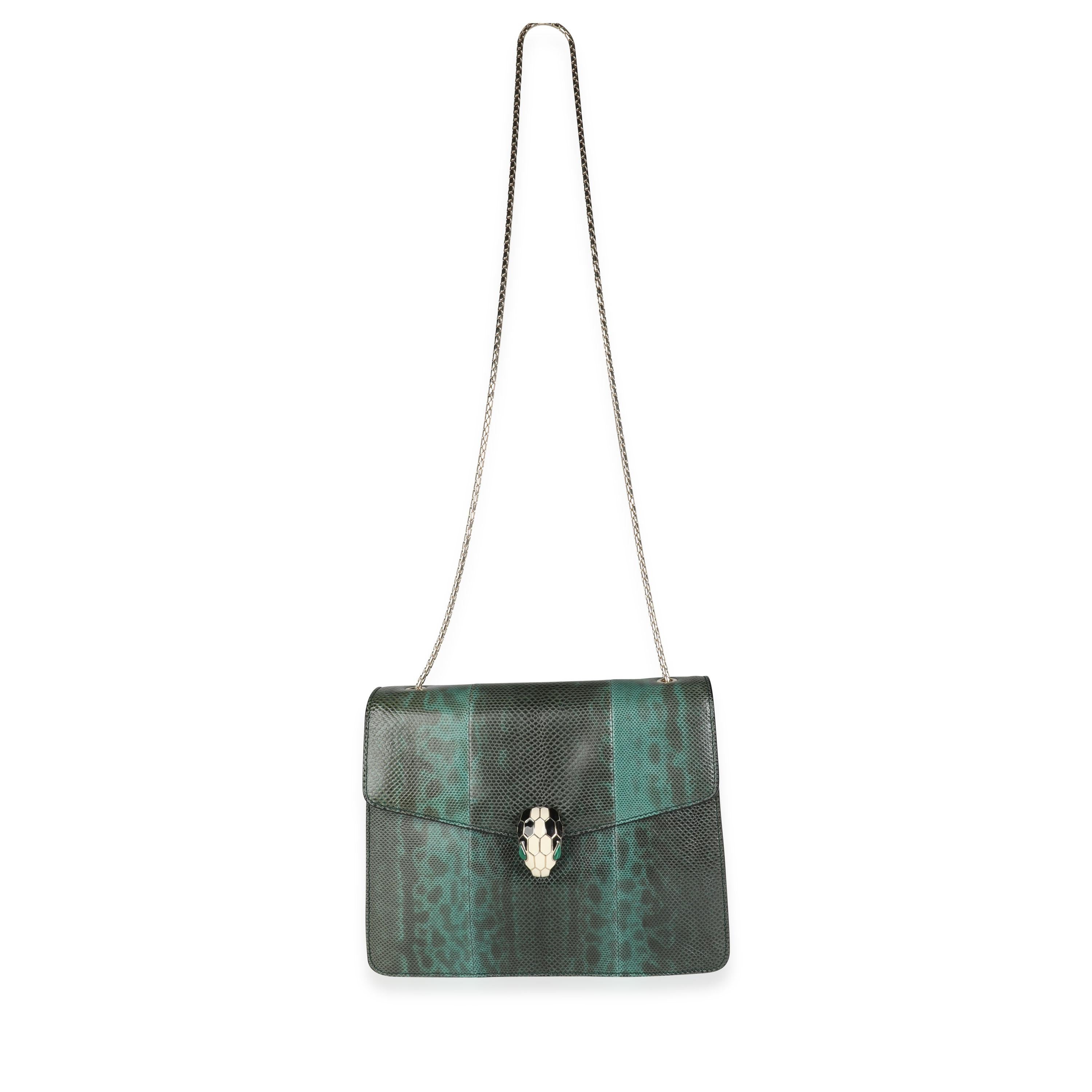 Titel der Auflistung: Bvlgari Smaragd Karung Serpenti Forever Umhängetasche
SKU: 115333
MSRP: 3700.00
Zustand: Gebraucht (3000)
Zustand der Handtasche: Sehr gut
Bemerkungen zum Zustand: Sehr guter Zustand. Leichte Kratzer an der Hardware. Leichte