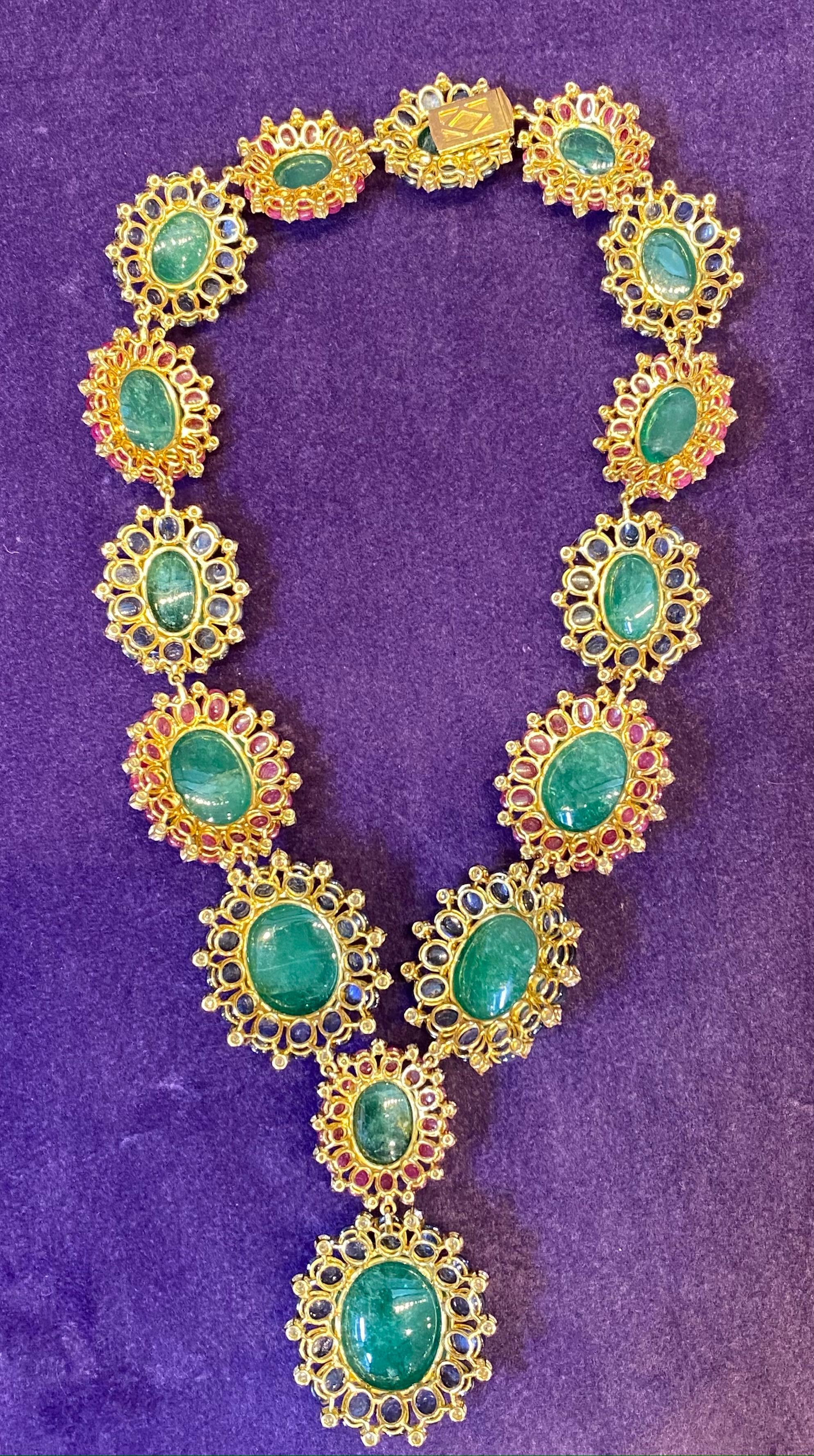 Bvlgari Smaragd Halskette und Ohrringe Set im Angebot 9