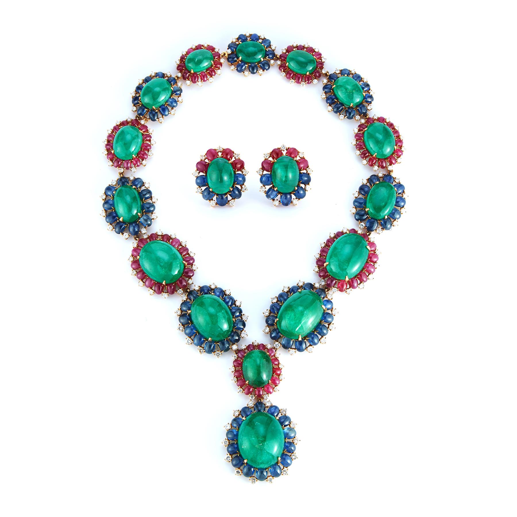 Bvlgari Smaragd Halskette und Ohrringe Set (Cabochon) im Angebot