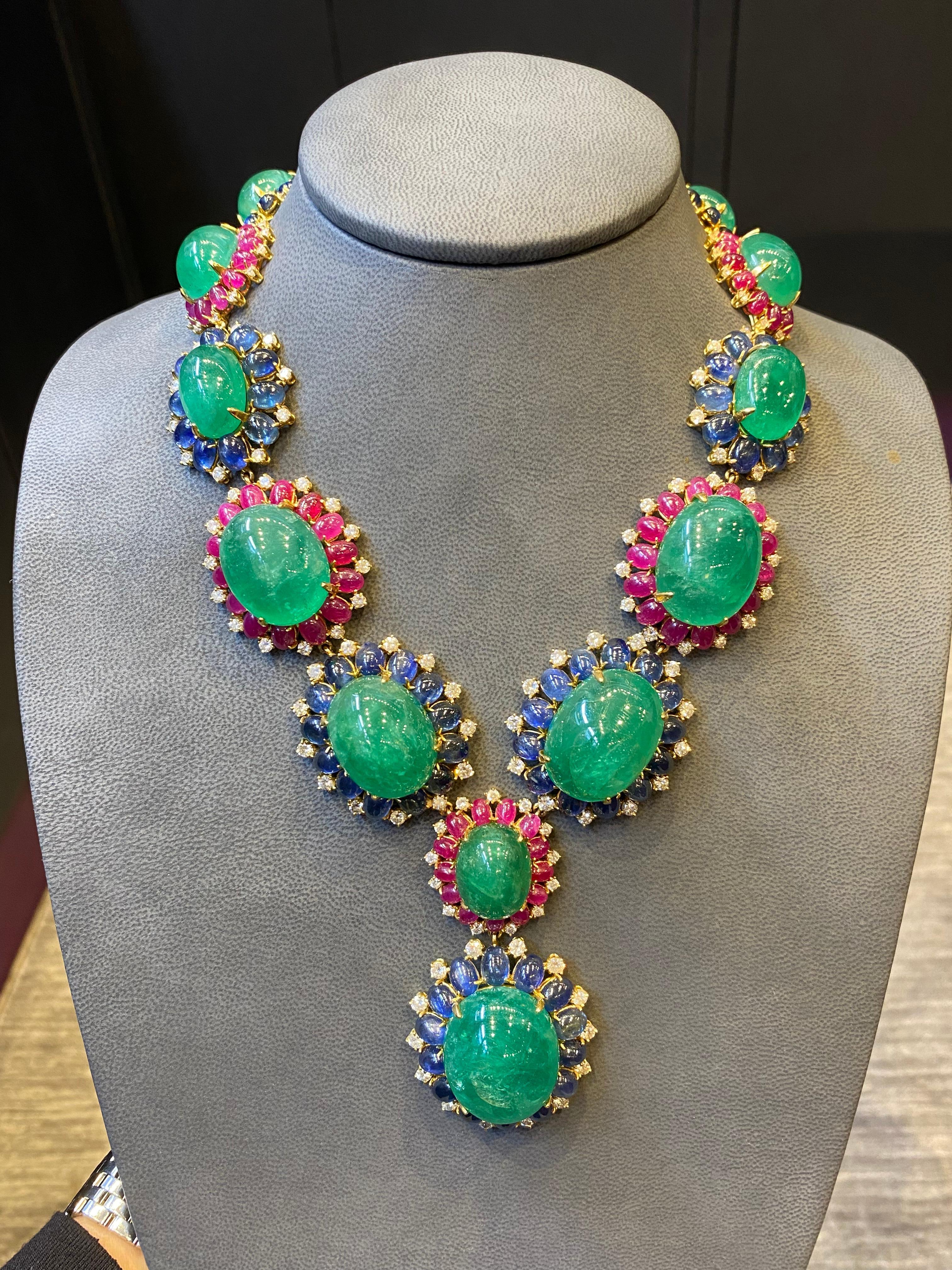 Bvlgari Smaragd Halskette und Ohrringe Set Damen im Angebot