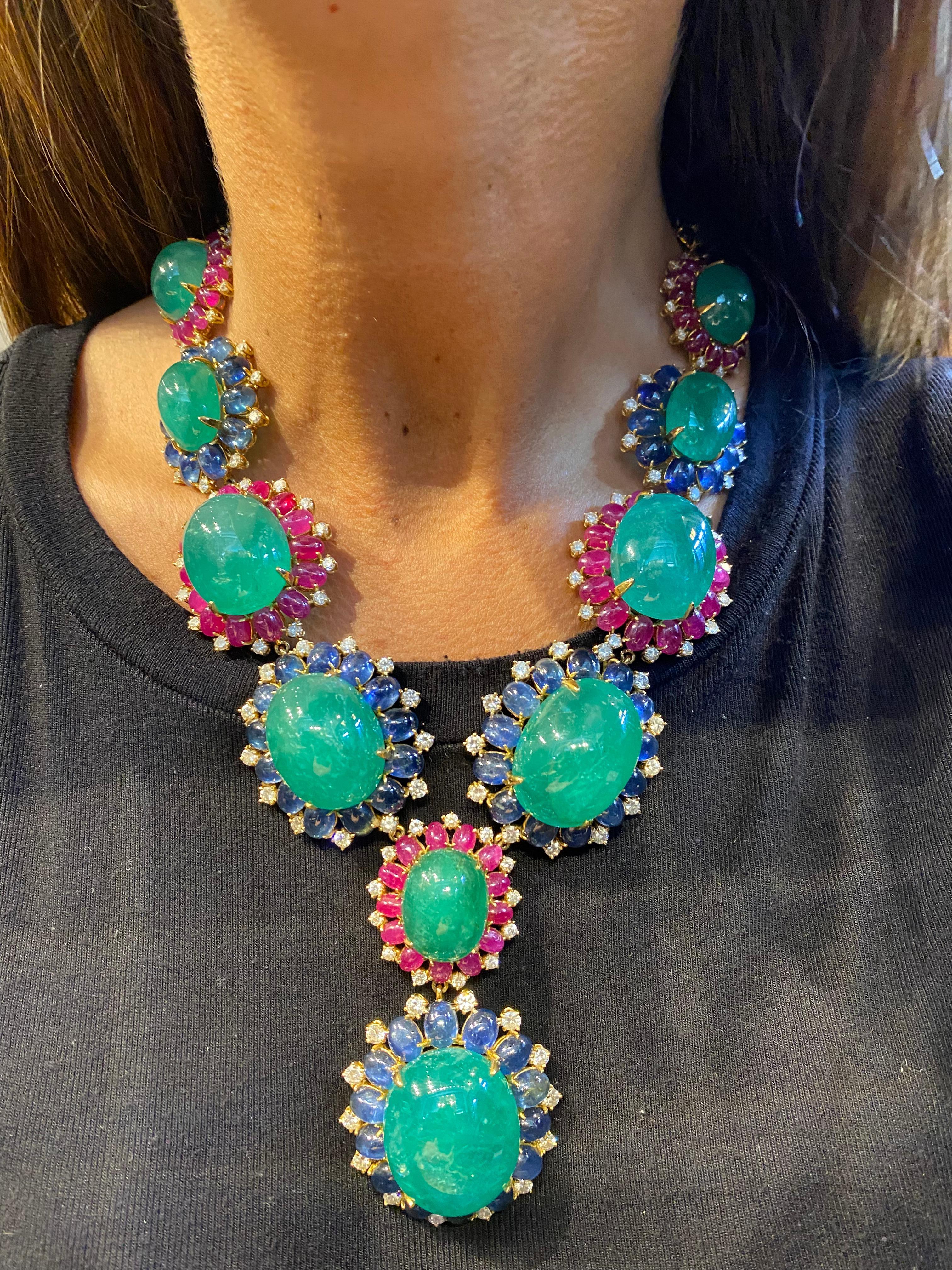 Bvlgari Smaragd Halskette und Ohrringe Set im Angebot 1