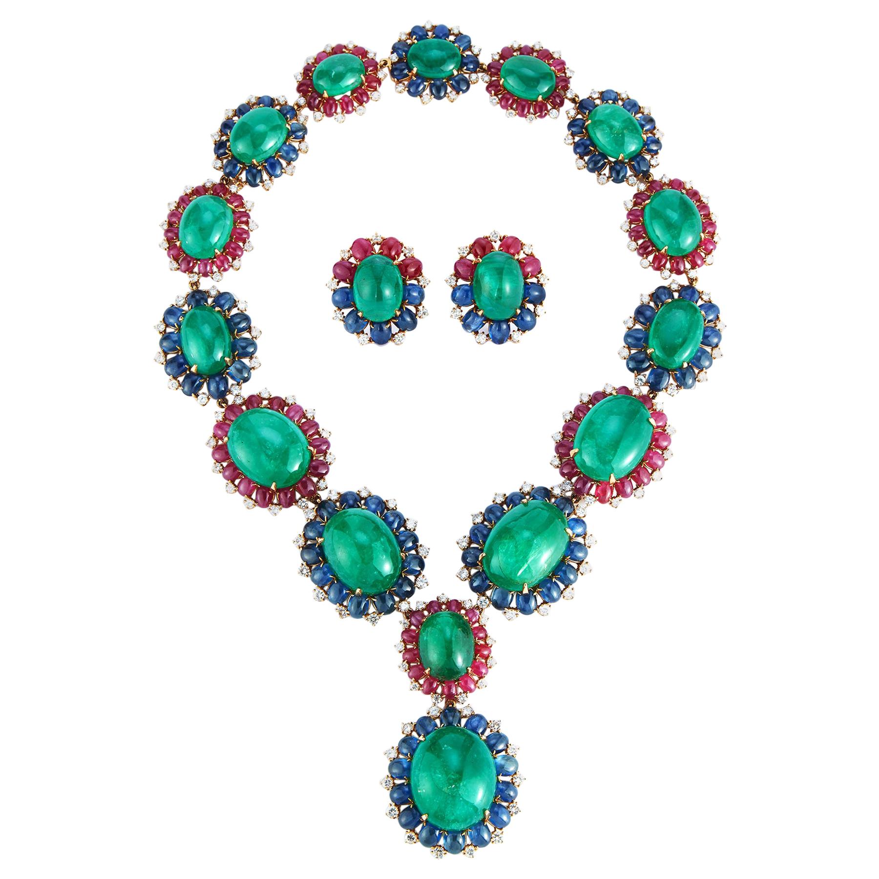 Bvlgari Smaragd Halskette und Ohrringe Set im Angebot