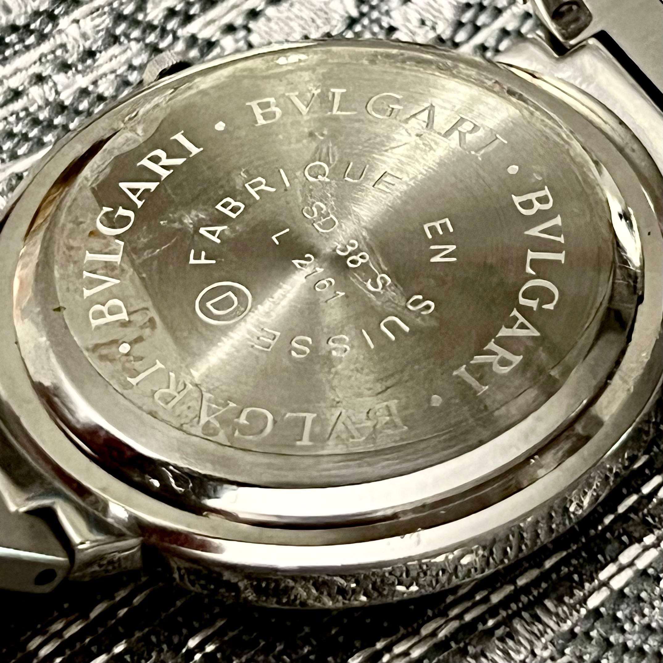 Bvlgari Estate Sapphire Crystal Quartz Montre en acier inoxydable 38 mm Bon état - En vente à Brooklyn, NY