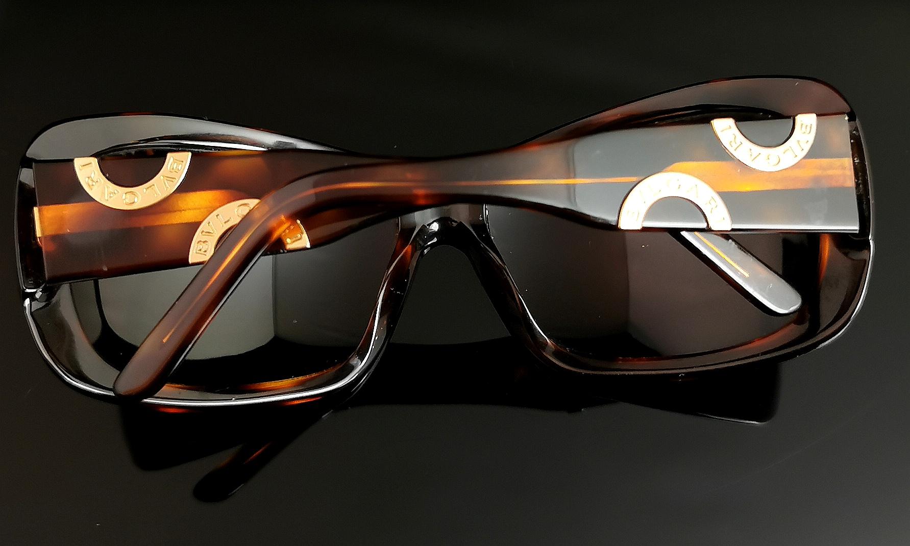 Bvlgari faux tortoiseshell sunglasses, Gold tone logo  For Sale 7